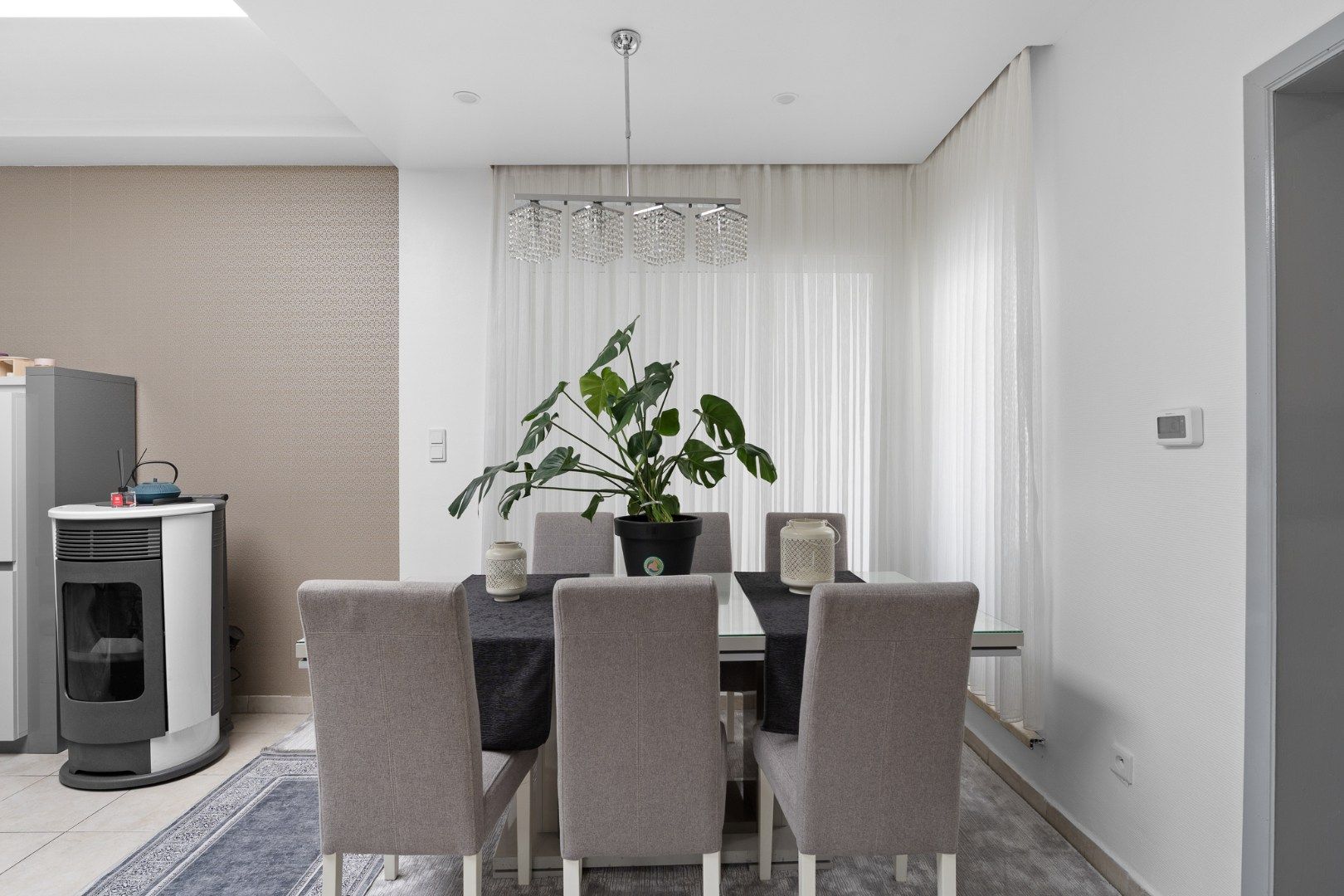 Instapklare eengezinswoning  in de Bloemekenswijk met RICHTPRIJS foto 9