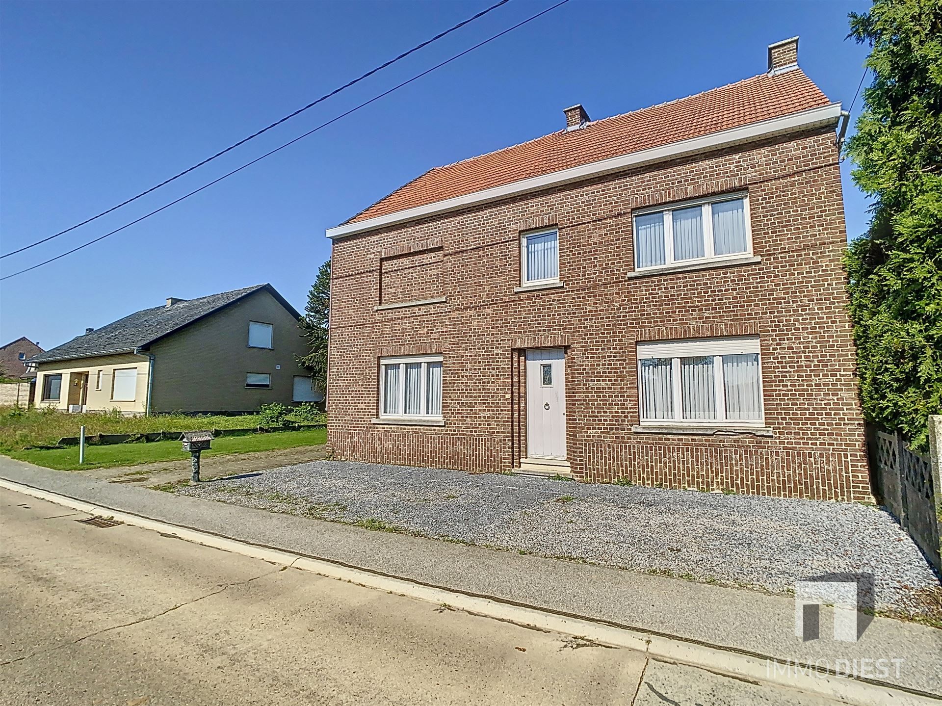 Te renoveren uitzonderlijk ruime woning op 15a 40ca! foto 4