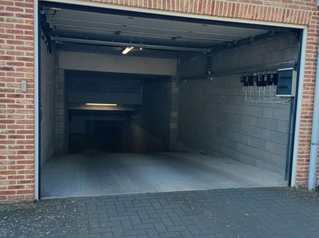 Parking/garage/box foto 2