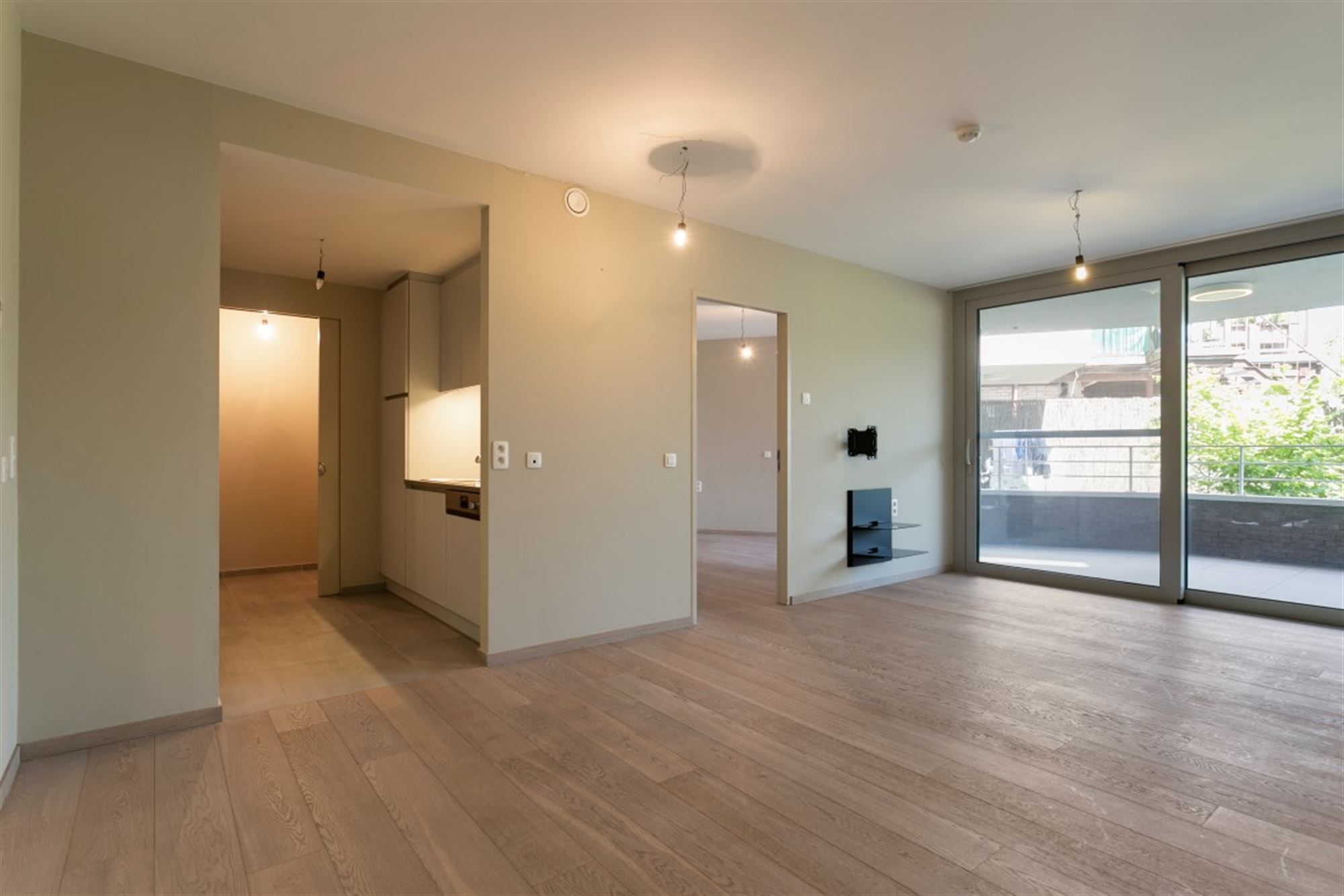 Prachtige serviceflat met ruim privatief terras centrum Deinze foto {{pictureIndex}}