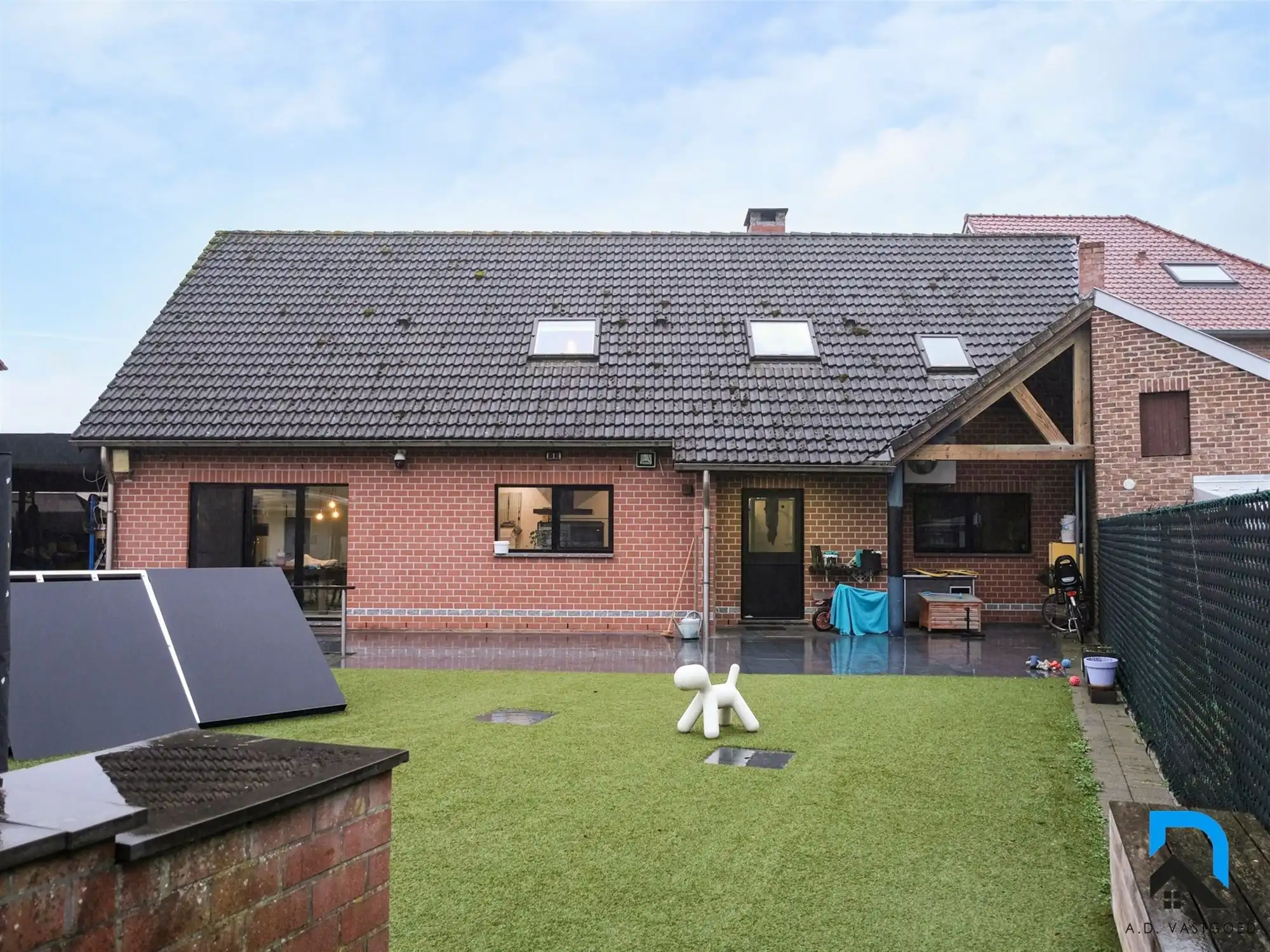 Ruime woning met prachtige tuin foto 45