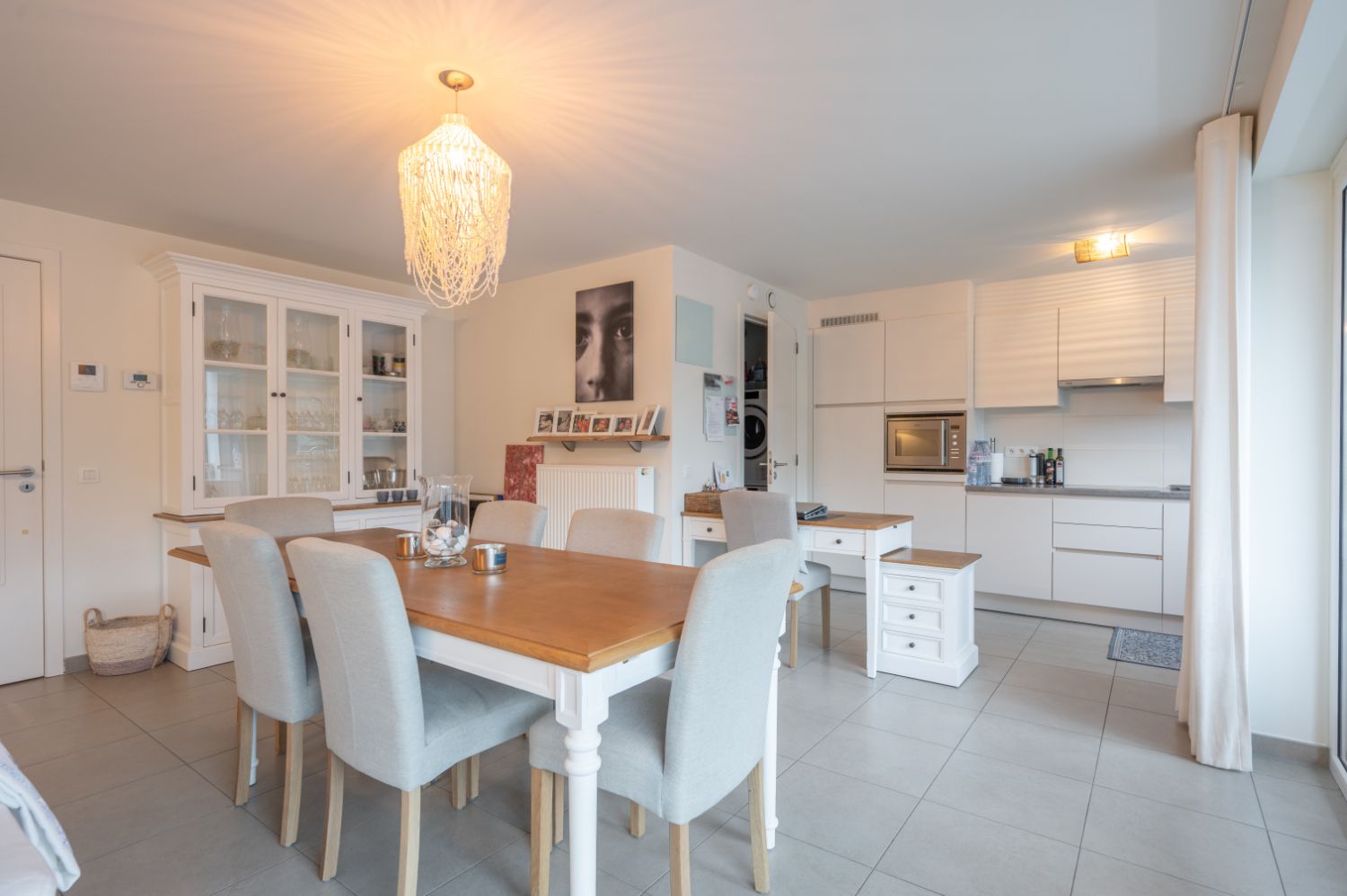 Prachtig nieuwbouwappartement met twee slaapkamers en terras uitkijkend op het centraal Kerkplein van Blankenberge foto 12