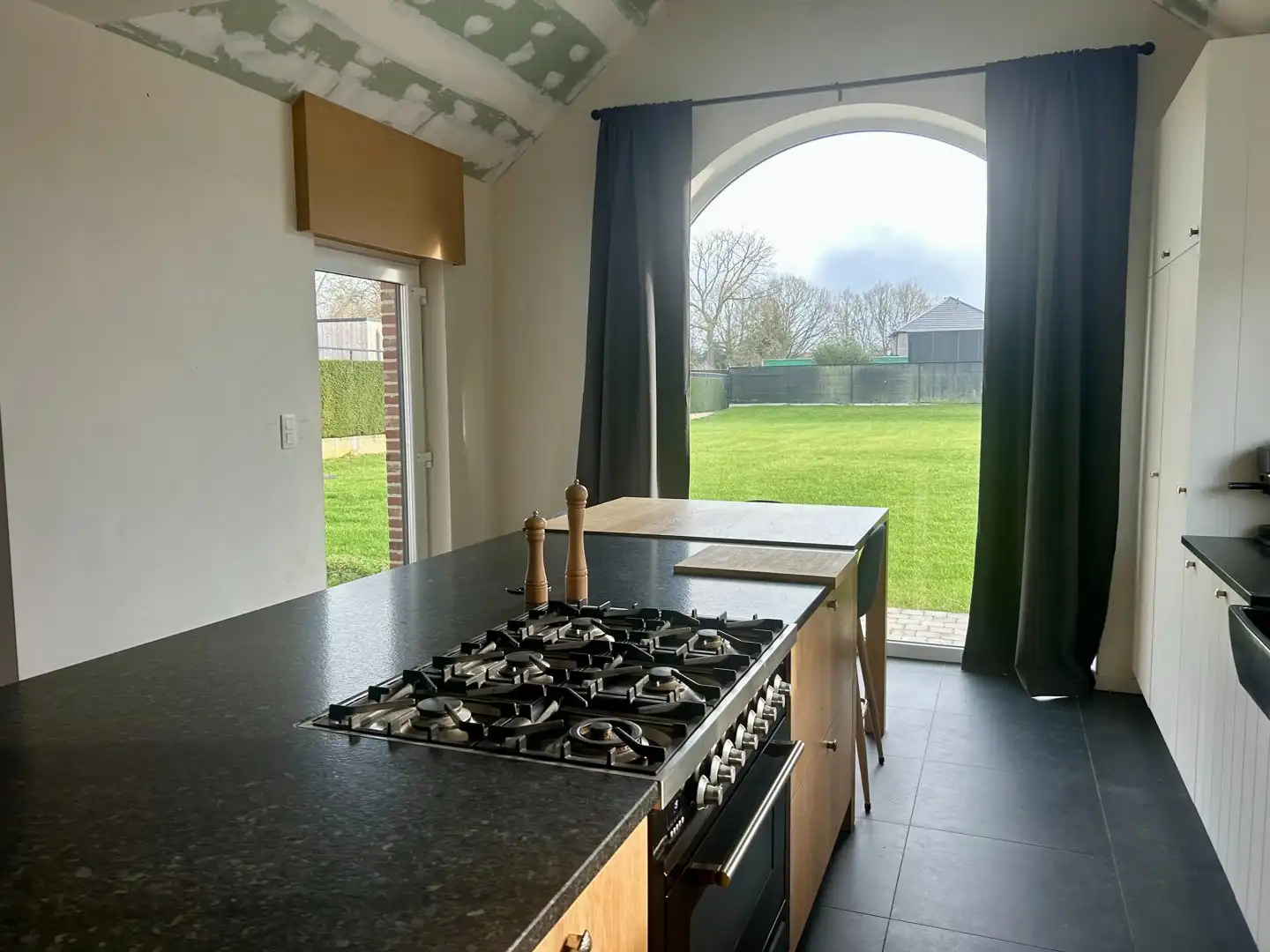 Vrijstaande woning op ruim perceel te Laakdal te huur! foto 2