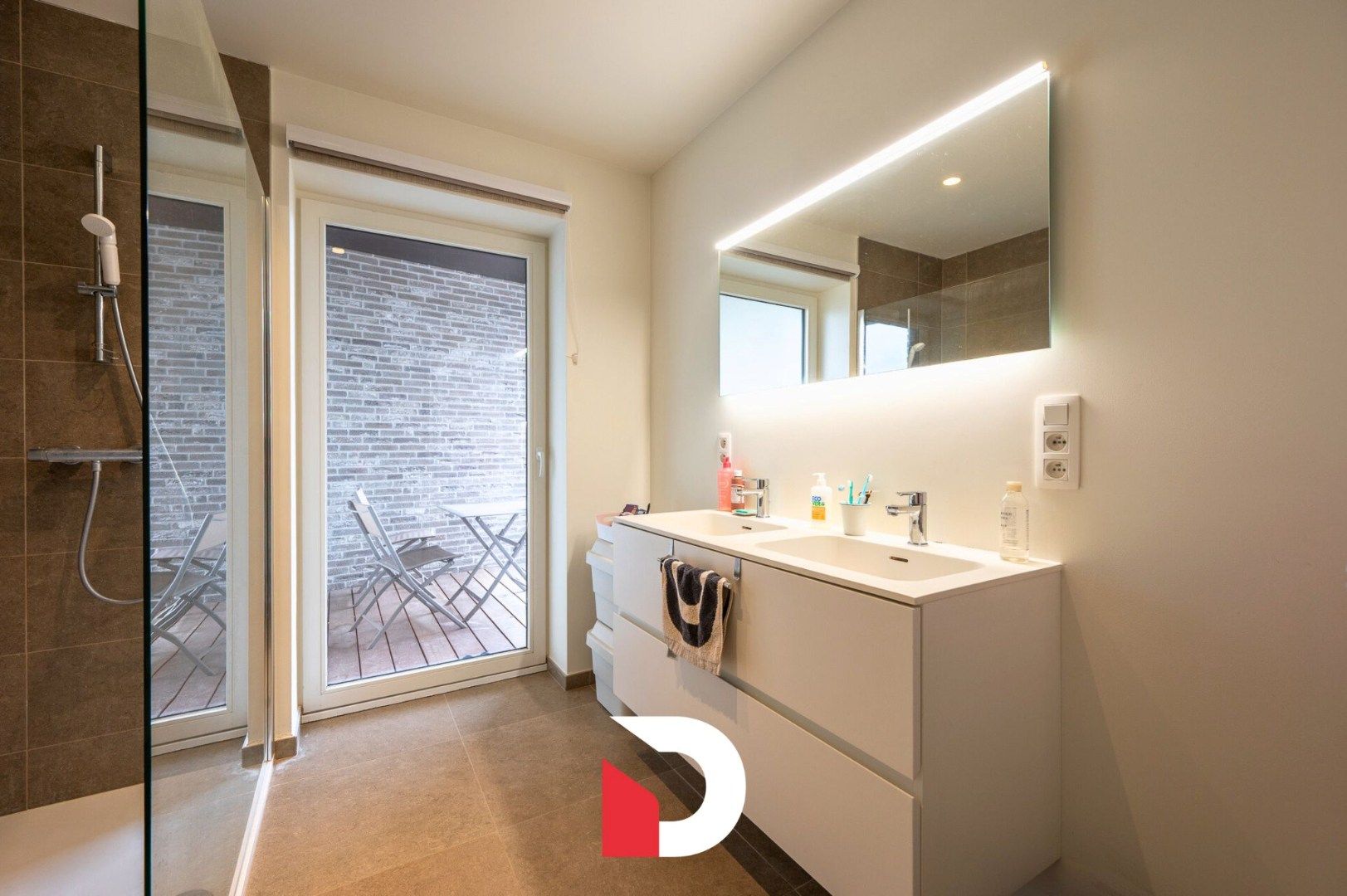 Instapklaar hoekappartement met 2 slk label A en ruim terras centrum Brugge foto 16