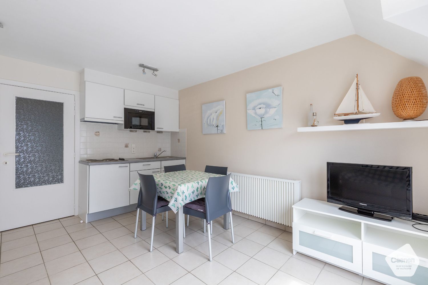 Zuidgerichte studio met slaaphoek, volledig instapklaar foto 2