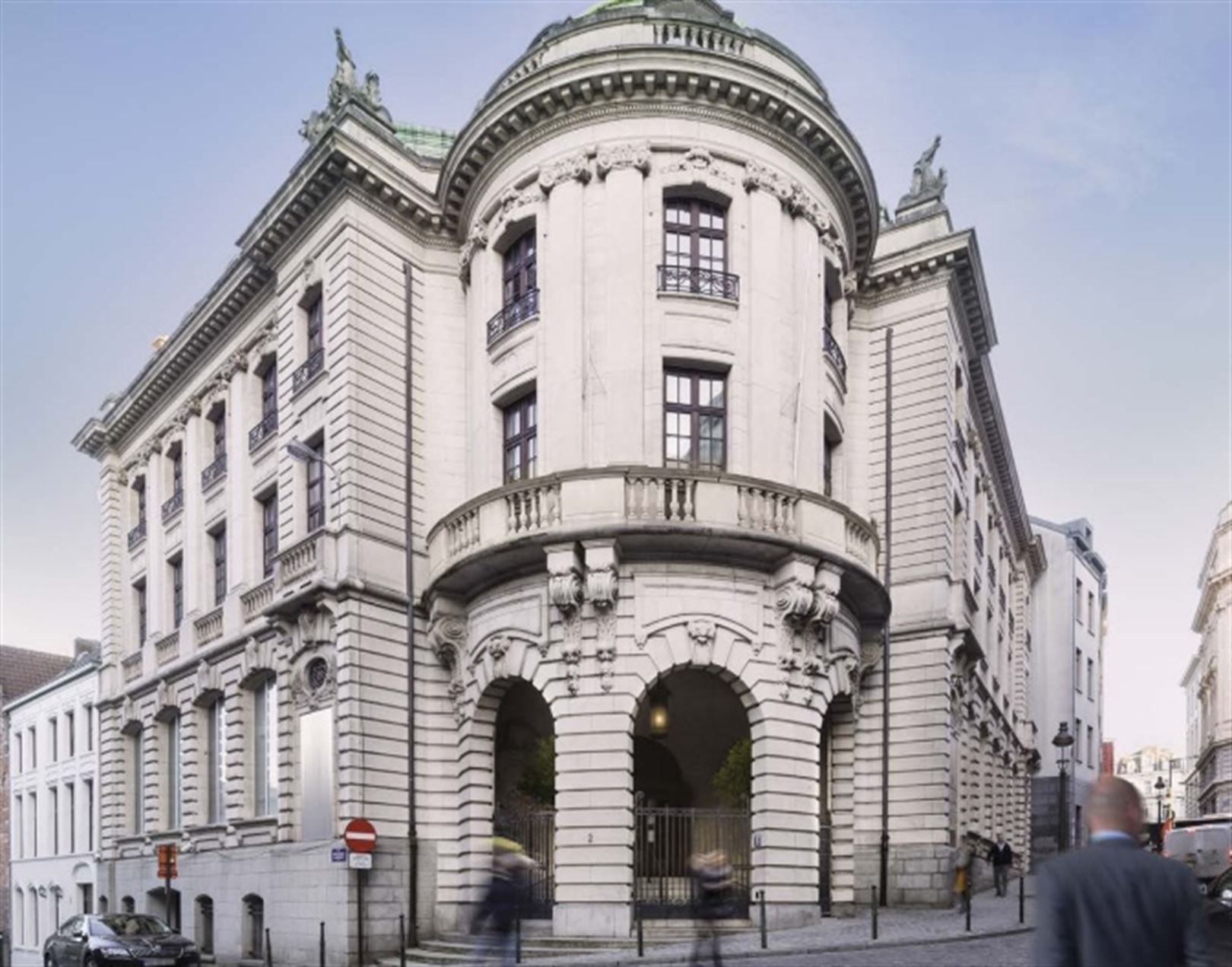 TREURENBERG 2/4: kantoren te huur vanaf 463 m² foto {{pictureIndex}}