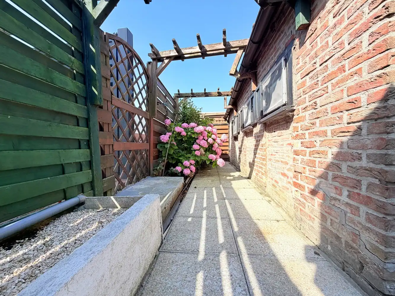 Lichtrijke woning met 2 slaapkamers en zonnige tuin foto 16