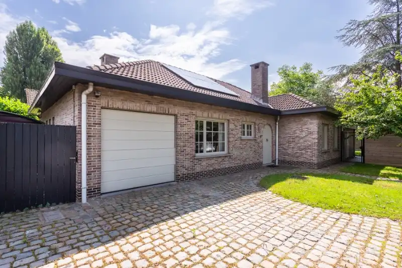 Villa op toplocatie, uiterst veel privacy in zeer rustige straat! foto {{pictureIndex}}