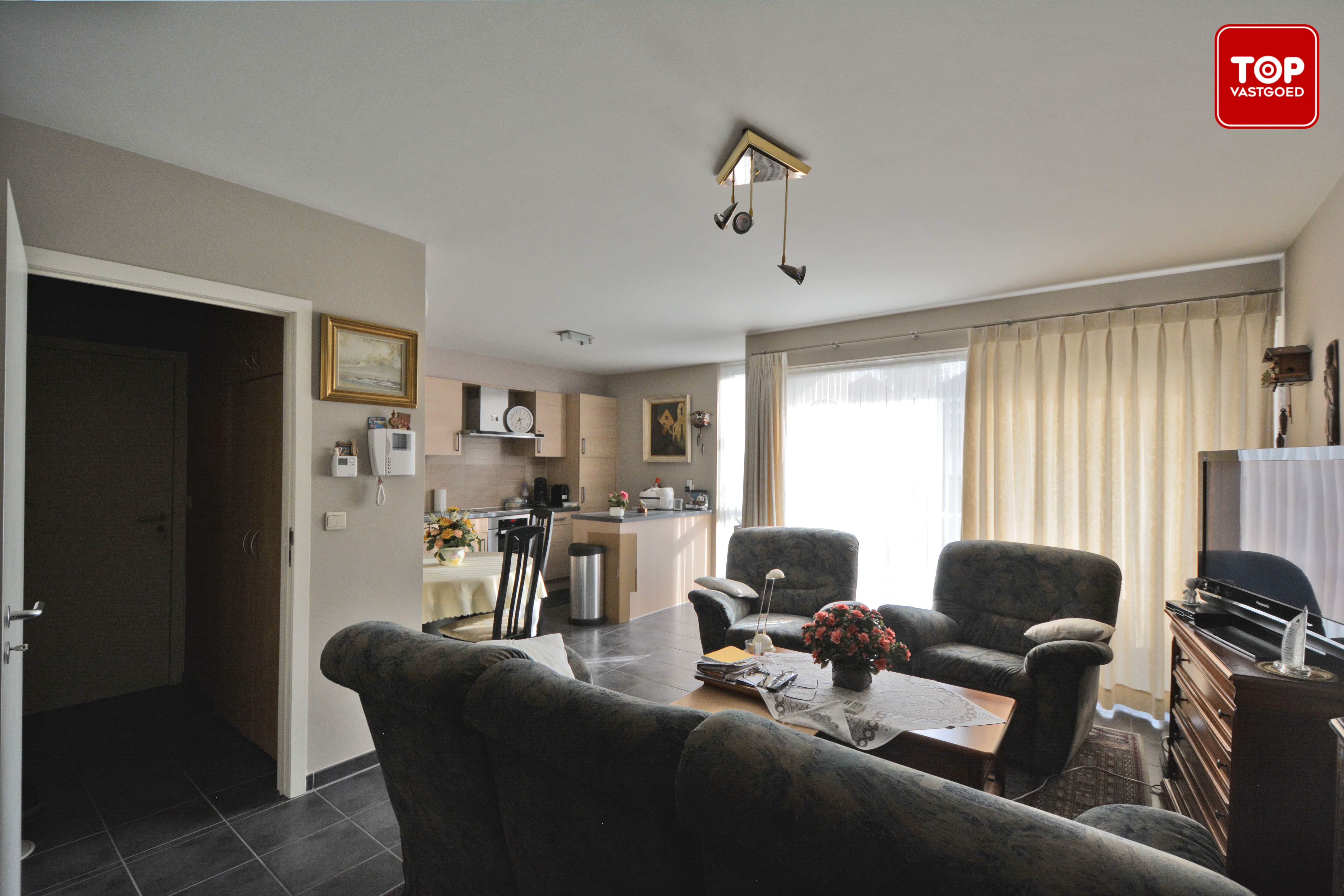 Instapklaar 2-slaapkamer appartement te Wondelgem. foto 3
