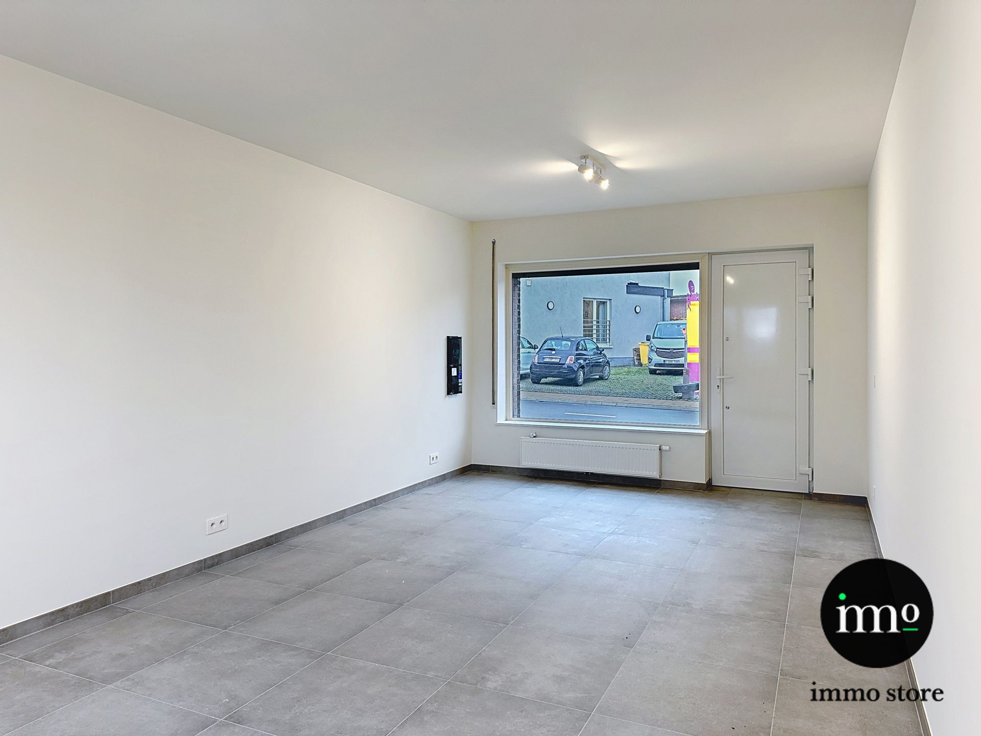 Volledig gerenoveerde gezinswoning met 3 slaapkamers, garage en nieuw aan te leggen tuin in hartje Sint-Ulriks-Kapelle foto 4