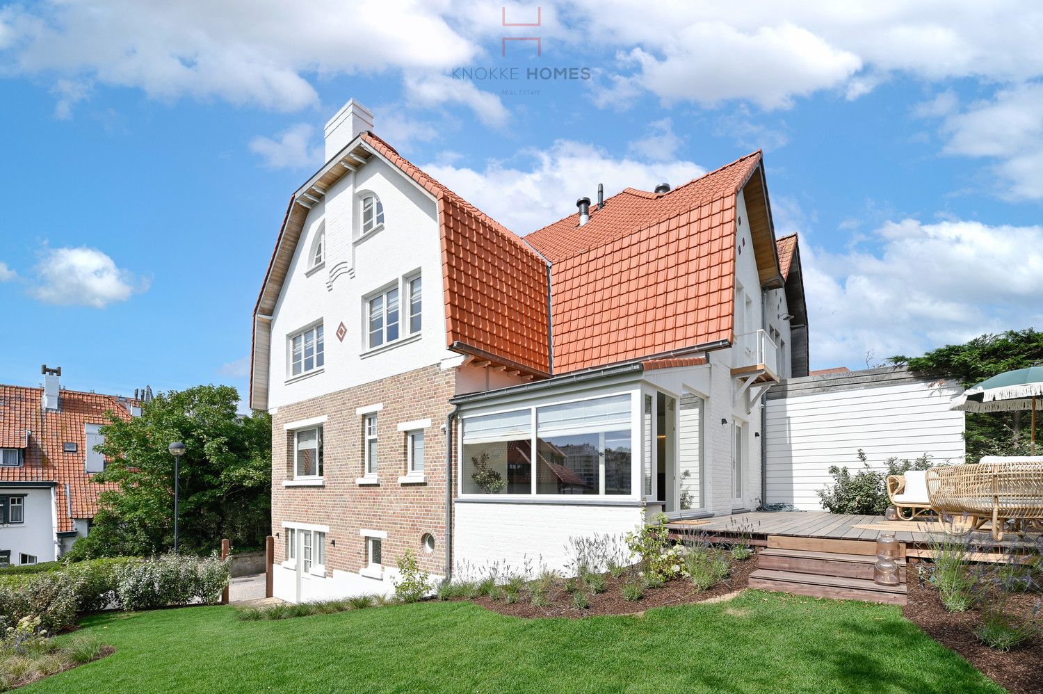 Charmante en authentieke 'Duinbergse' koppelvilla met zeezicht foto {{pictureIndex}}