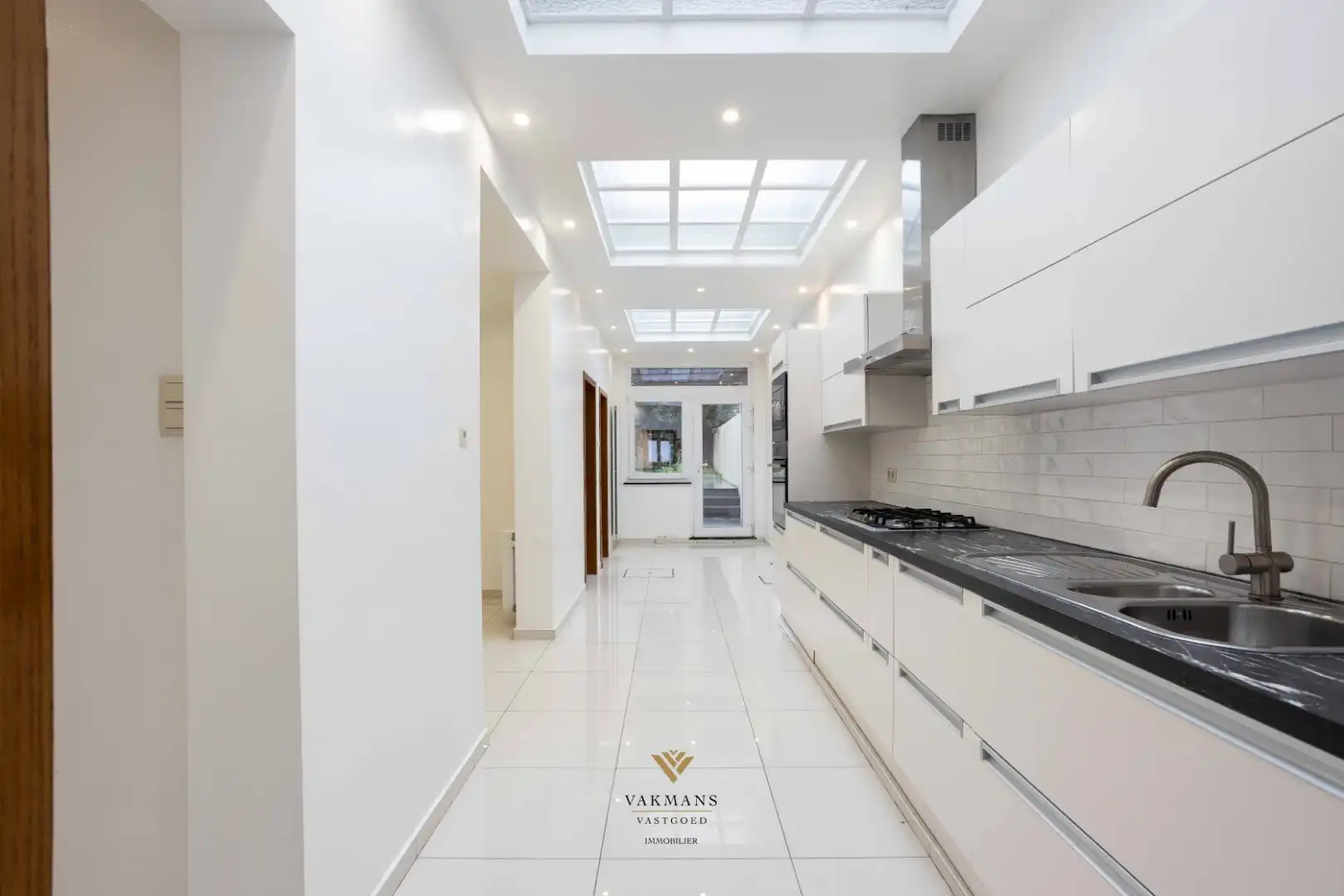 Ruime woning met 4 slaapkamers op rustige locatie foto 9