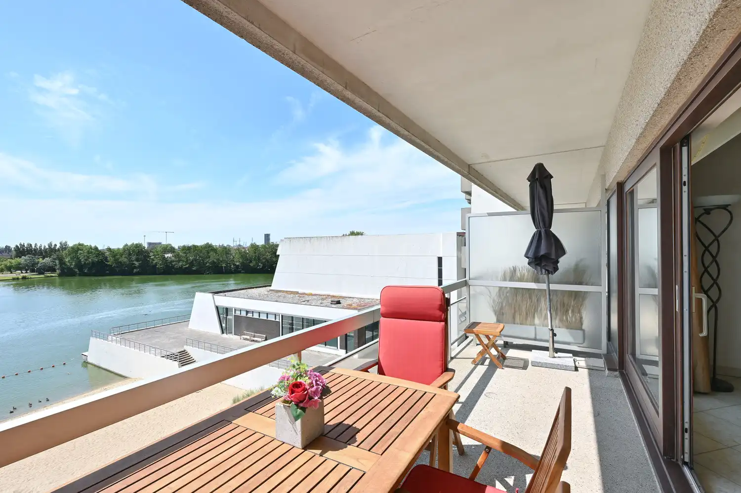 Instapklaar vernieuwd appartement met zuidgericht terras en open zicht foto 14
