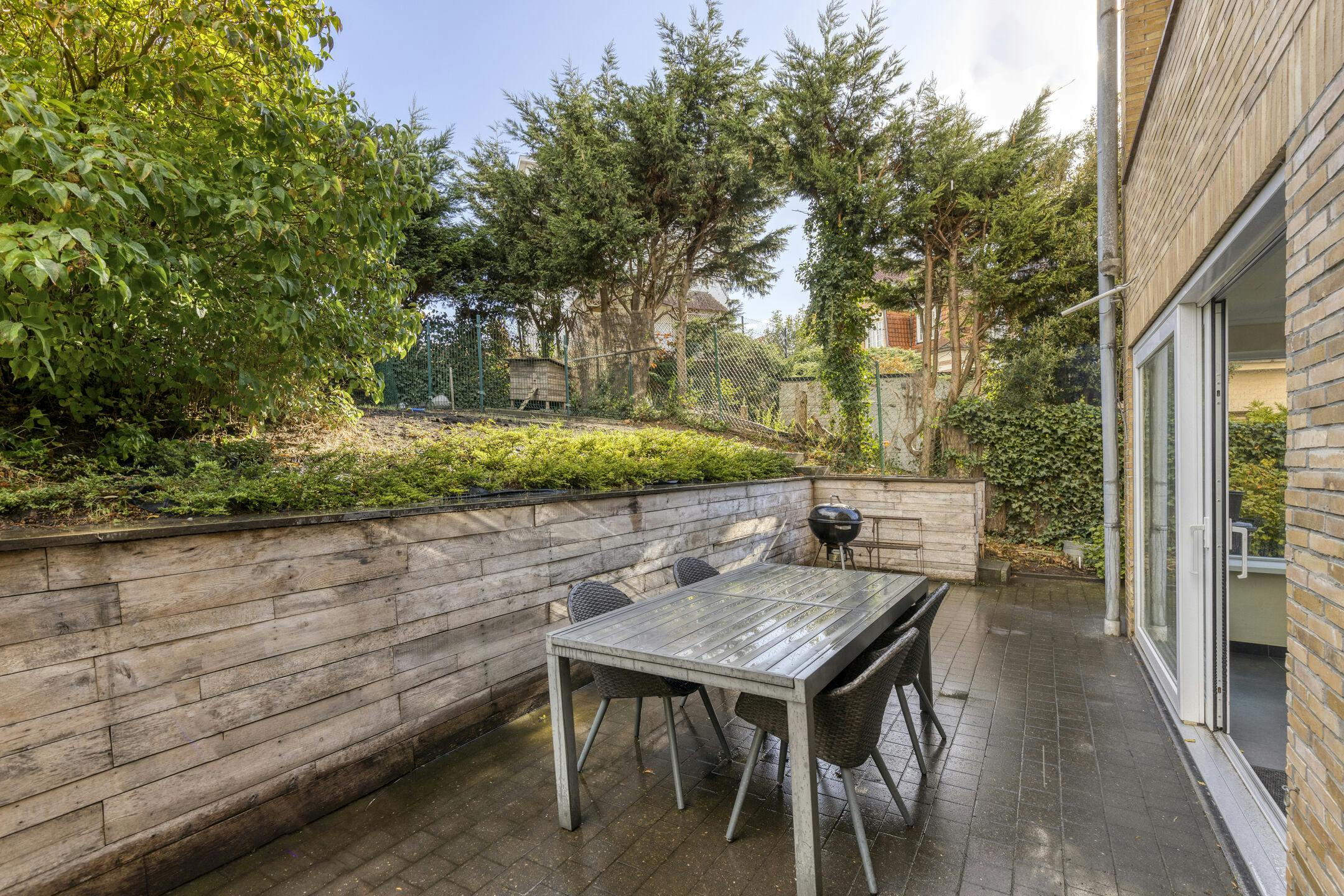 Gerenoveerd appartement (93m²) met zeer ruime tuin te De Panne foto 5