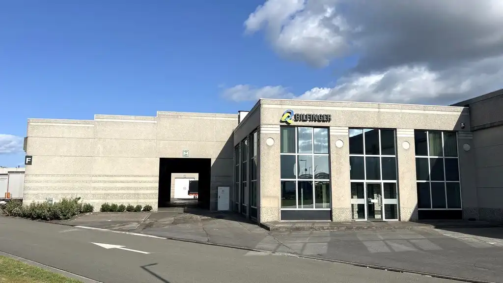 Magazijn met kantoren te huur in haven van Gent foto 12