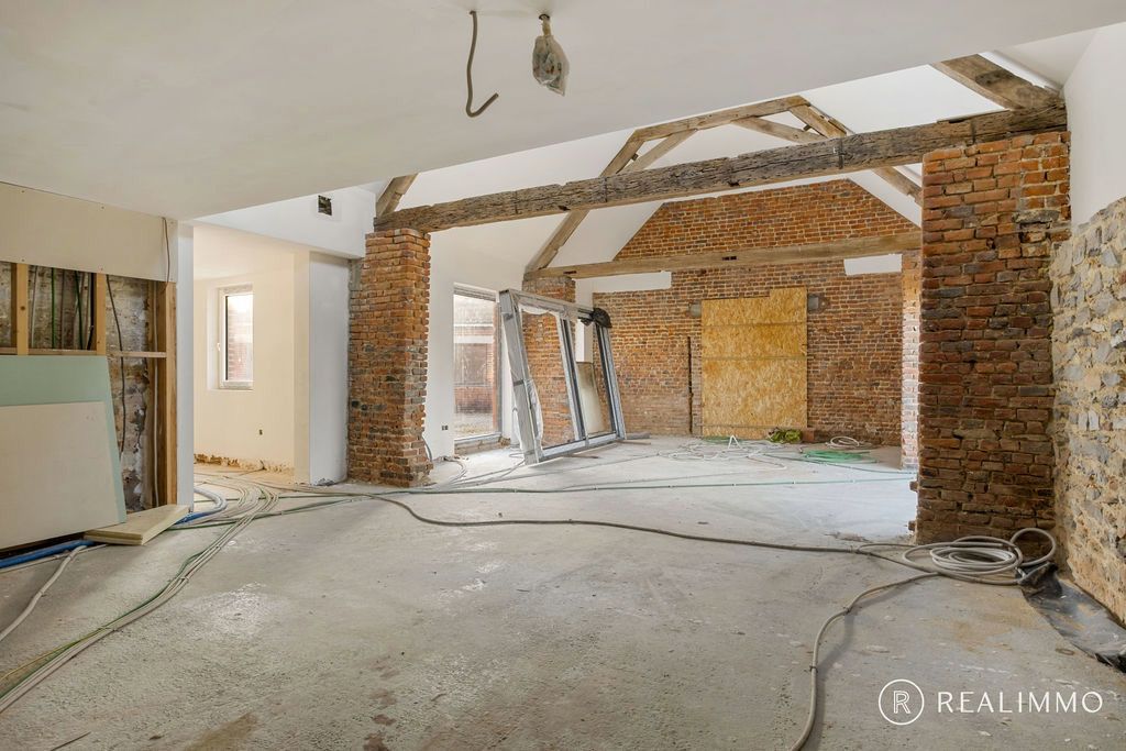 Deels gerenoveerde fermette op toplocatie! foto 6