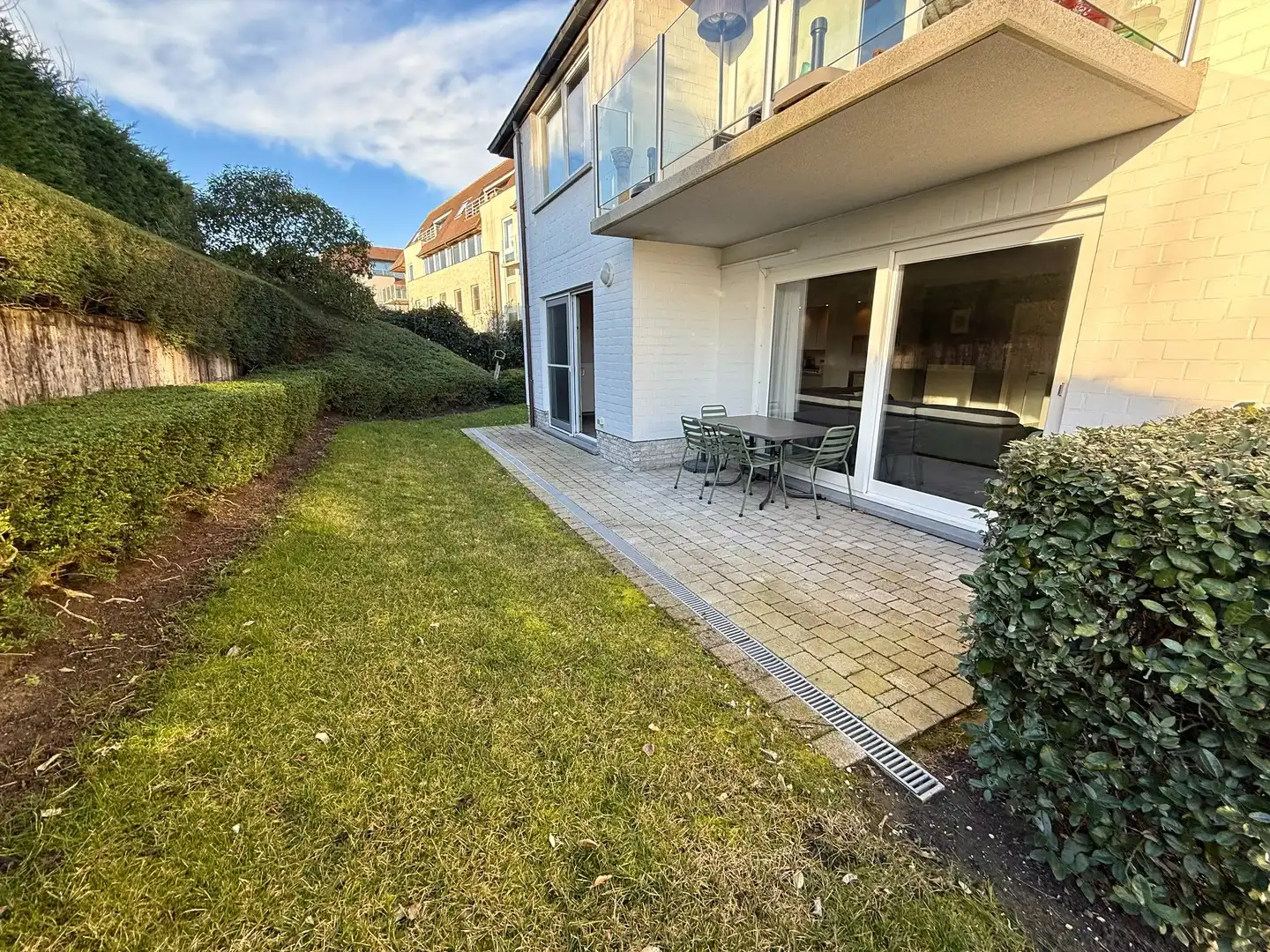 Ruim appartement met zonnig terras en tuintje. foto 12