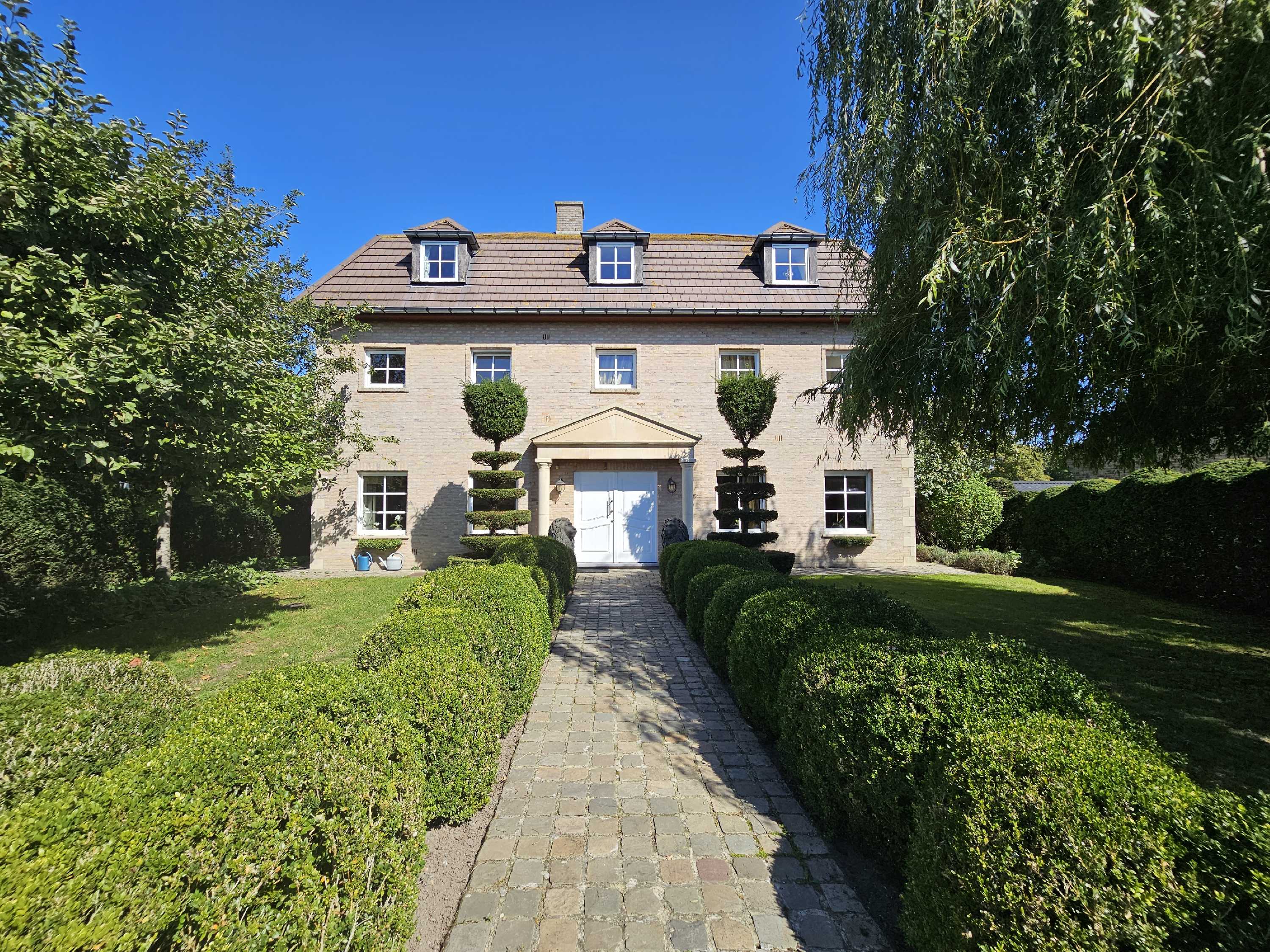 Uitzonderlijke villa nabij de Oude Veurnevaart foto {{pictureIndex}}