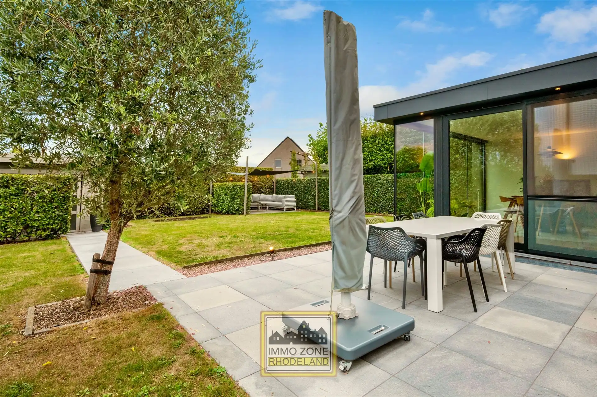 Sublieme moderne woning met prachtige tuin foto 27