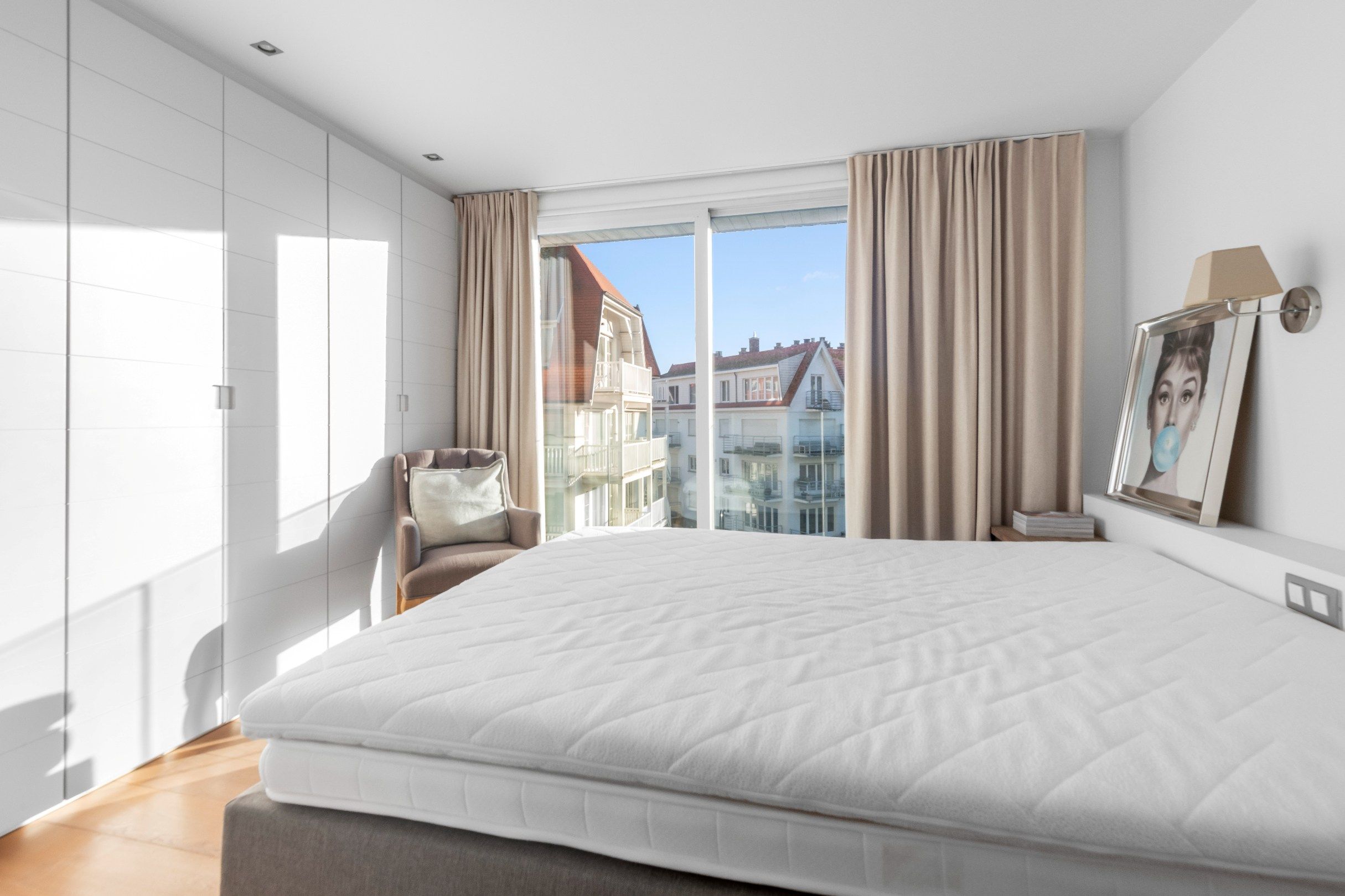 Aangenaam, gemeubeld appartement met zuidgericht terras en open zicht, gelegen in de Kustlaan in het Zoute. foto 11