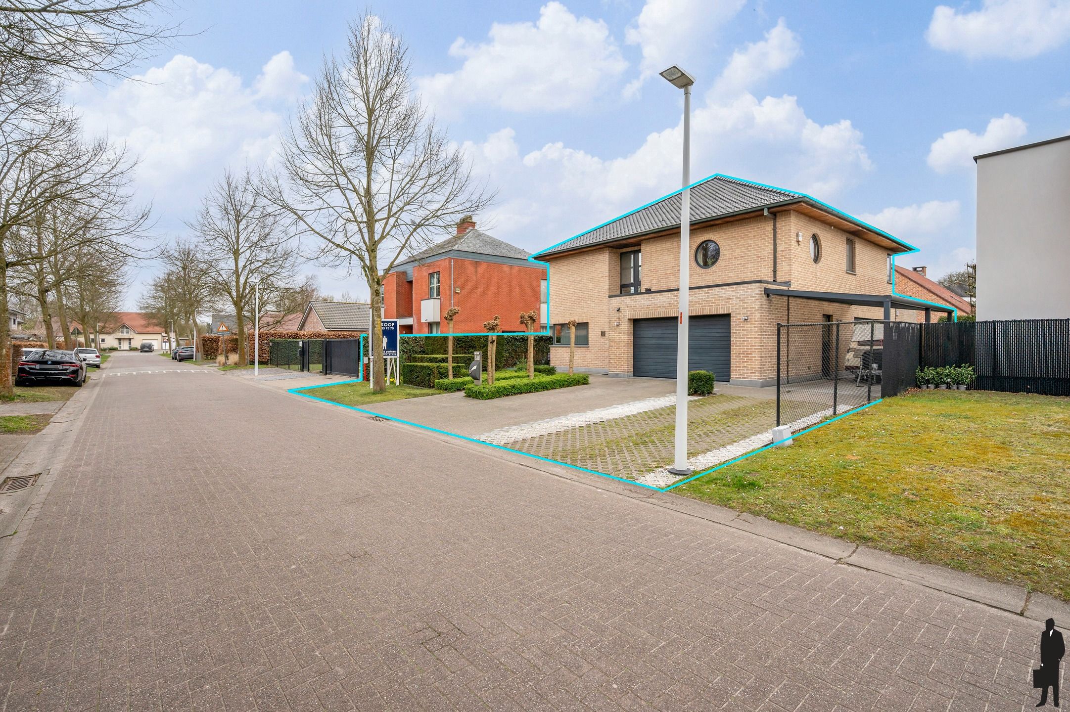 Zéér goed onderhouden en instapklare villa met zwembad! foto {{pictureIndex}}