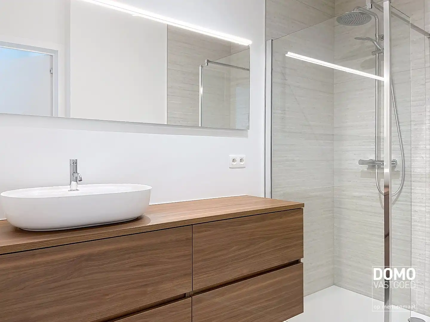 PENTHOUSE MET 2 SLAAPKAMERS, RUIM TERRAS EN AUTOSTANDPLAATS TE KERMT foto 9