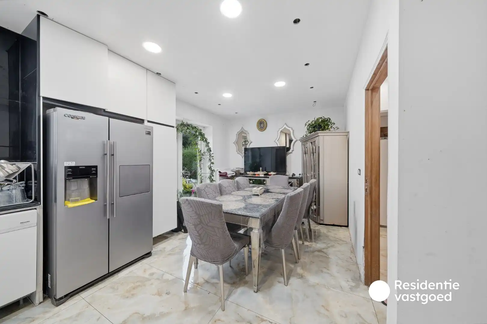 Halfopen woning met tuin en garage te koop foto 14