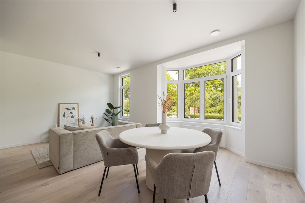 Kwaliteitsvol gerenoveerd appartement met terras foto 2