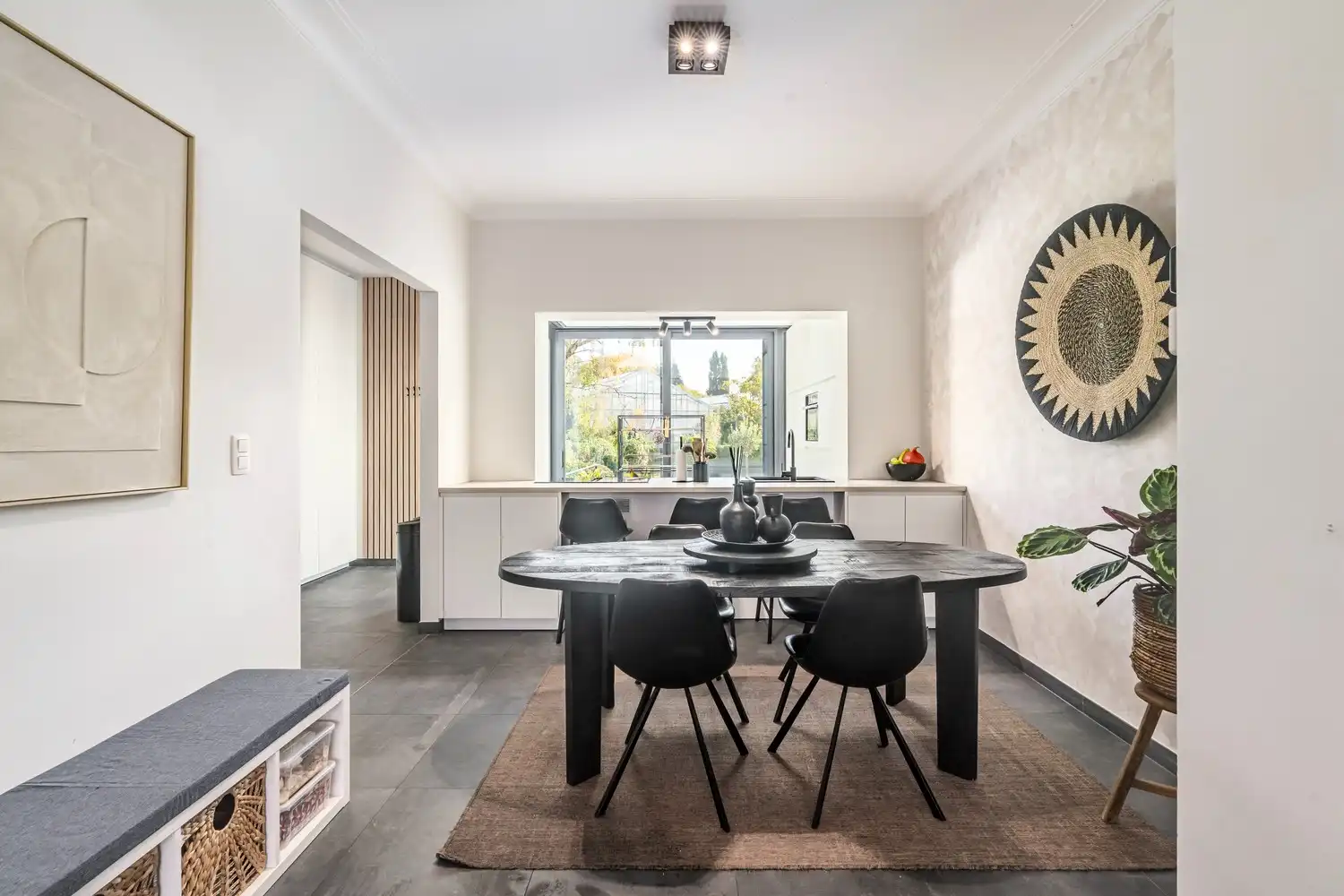Instapklare gerenoveerde woning met 3 slaapkamers, 2 badkamers en garage foto 6