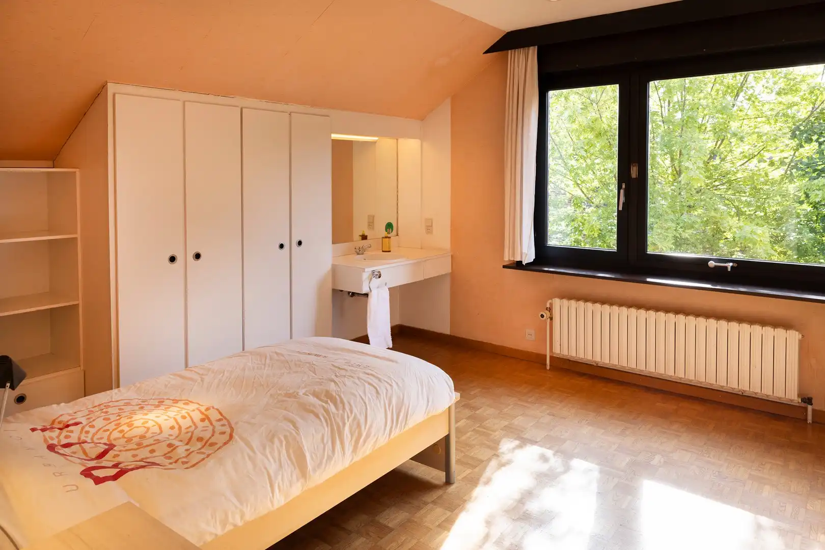 Uiterst residentieel gelegen alleenstaande woning. foto 12
