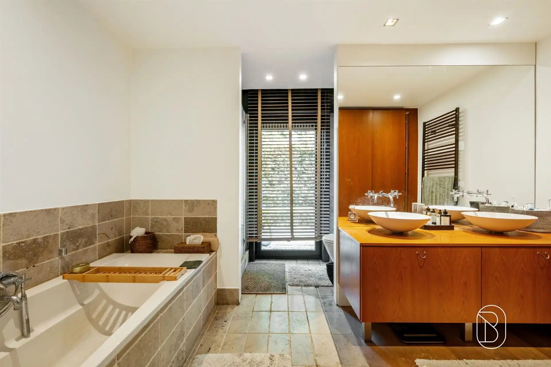 Grote architectenwoning met mooie tuin + bijgebouw foto 17