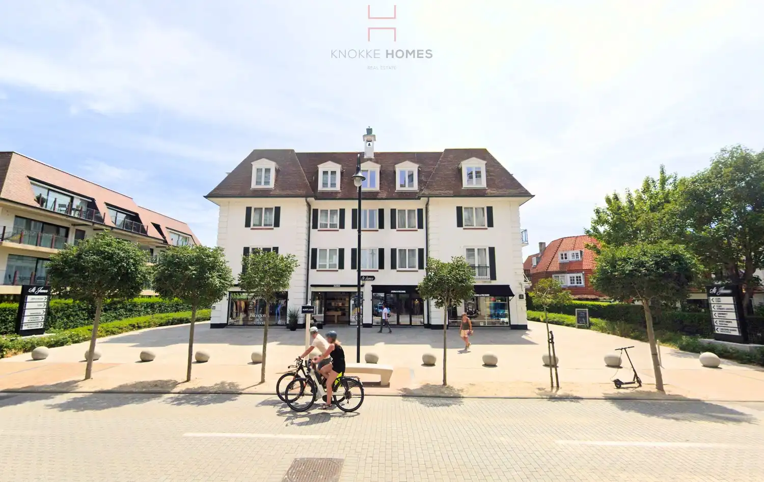 Charmant, centraal gelegen appartementje op enkele passen van de Zeedijk in het Zoute, inclusief ondergrondse parking. foto {{pictureIndex}}