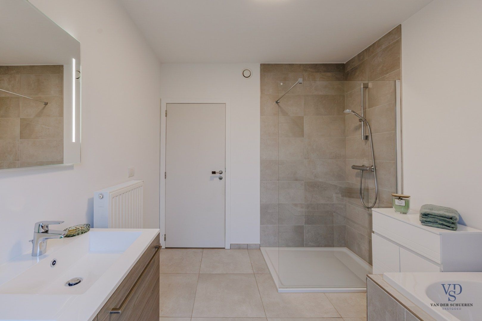 Recente, quasi-nieuwbouwwoning – instapklaar en energiezuinig (BEN) foto 28