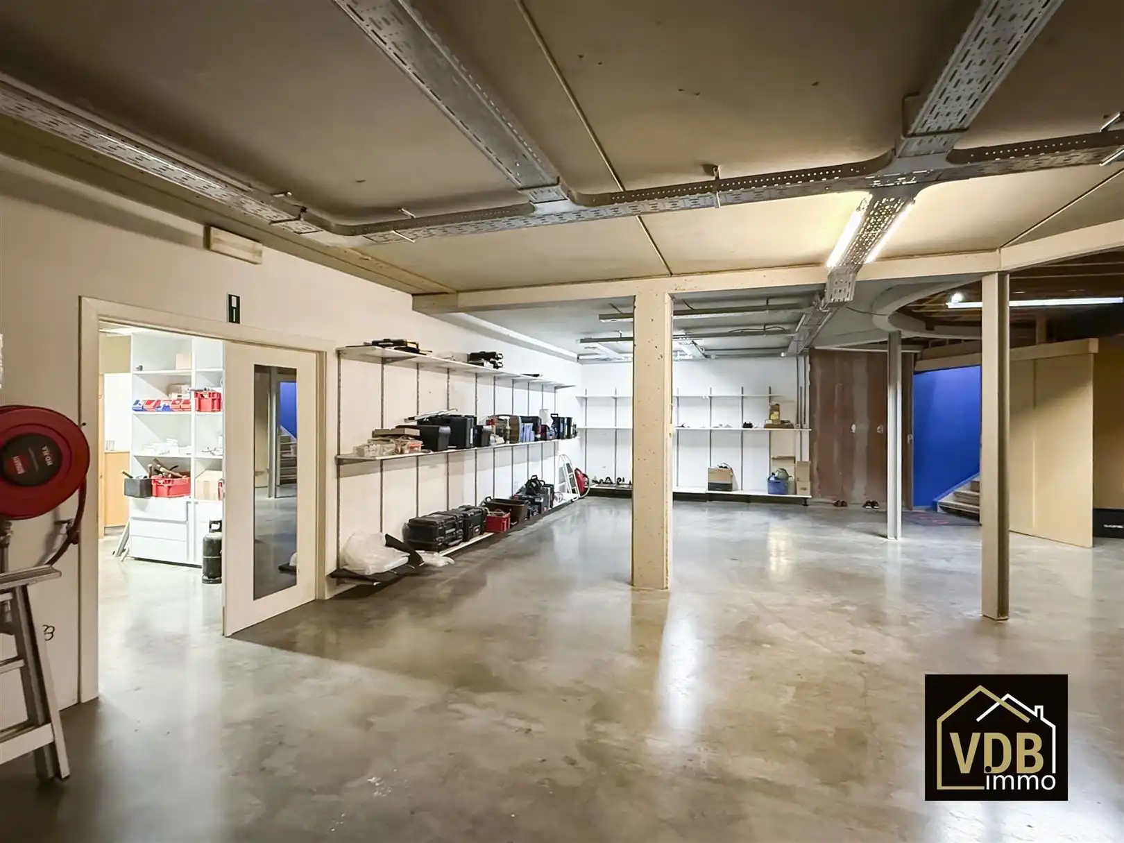 COMMERCIEEL PAND MET PENTHOUSE OP TOP LOCATIE foto 52