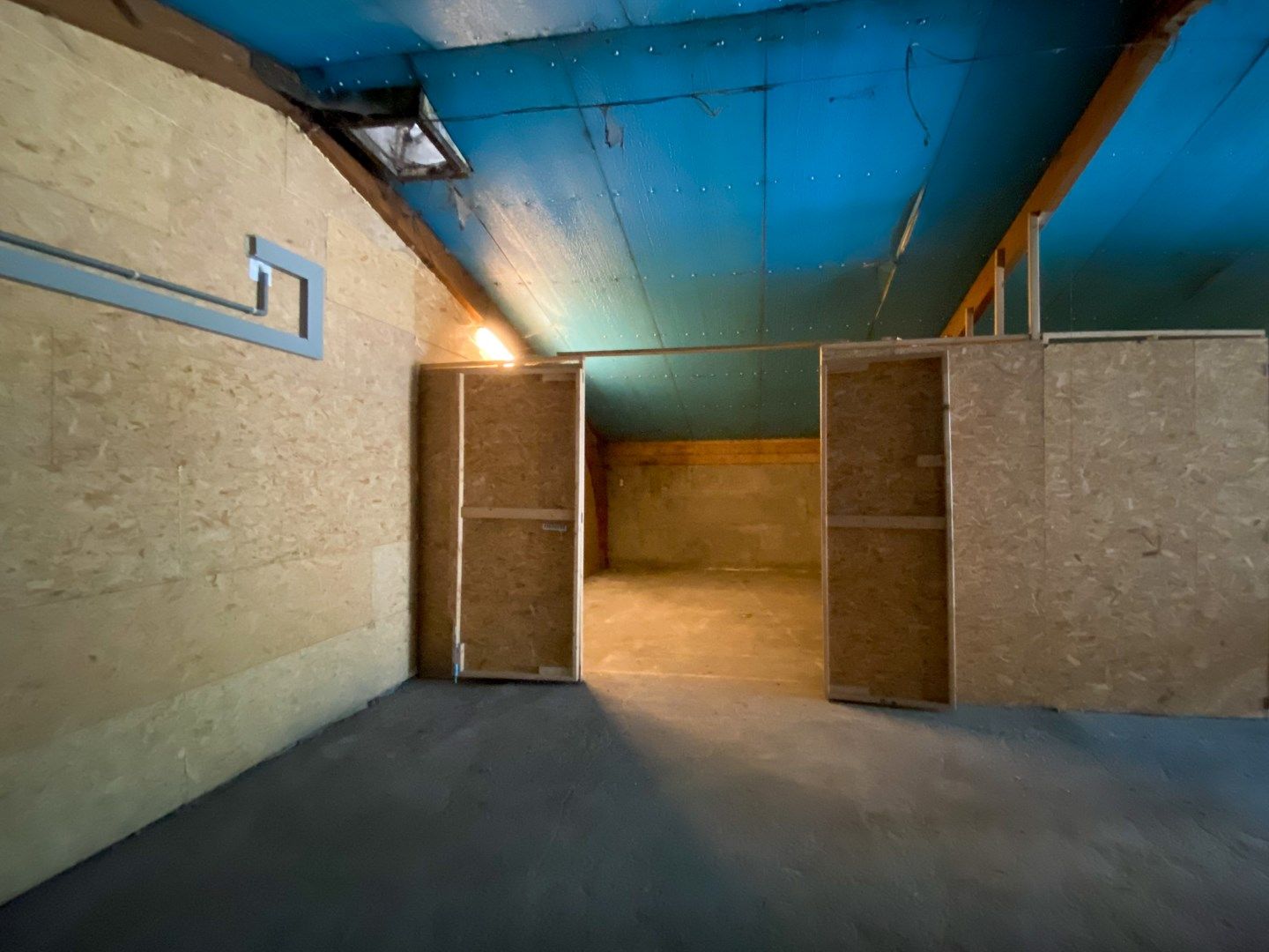 Diverse opslagplaatsen (boxen van 25m2) nabij het centrum van Diksmuide foto 3