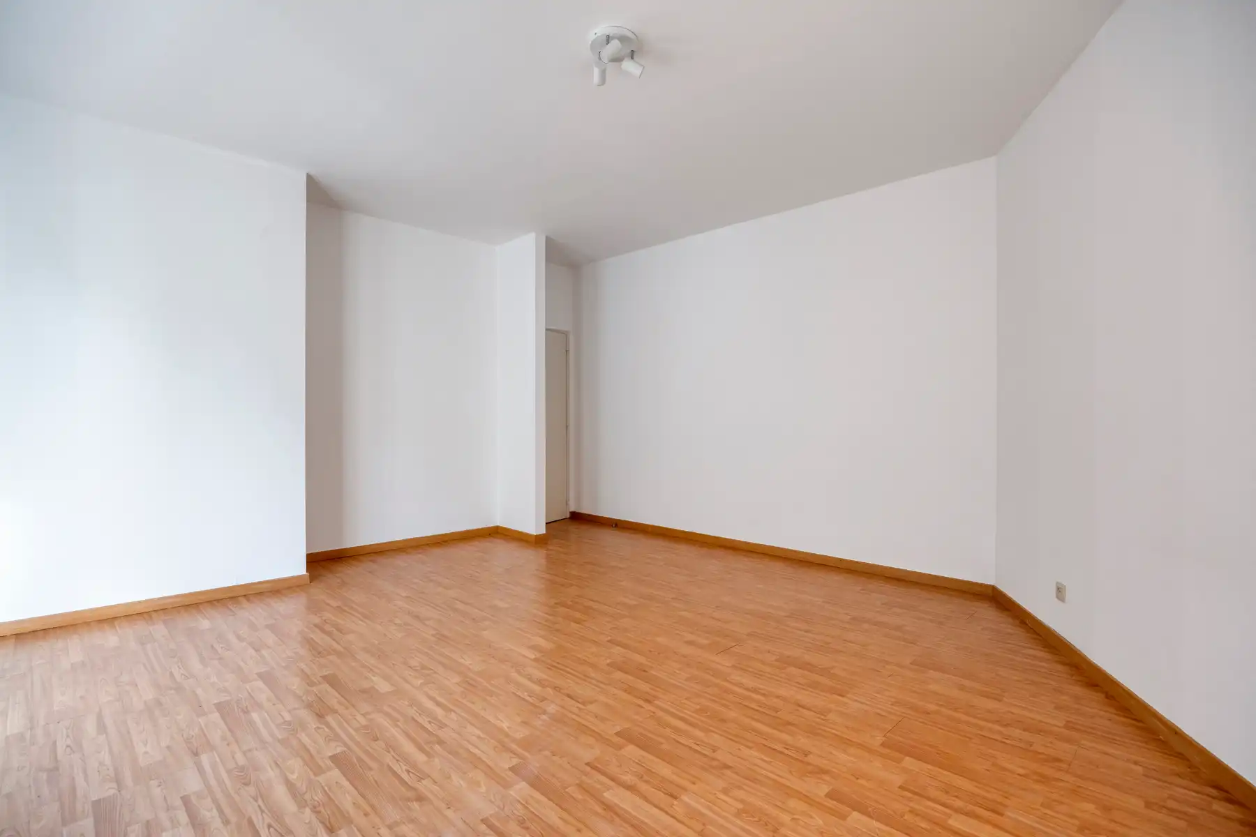 Lichtrijk 2-slaapkamerappartement met terras foto 9