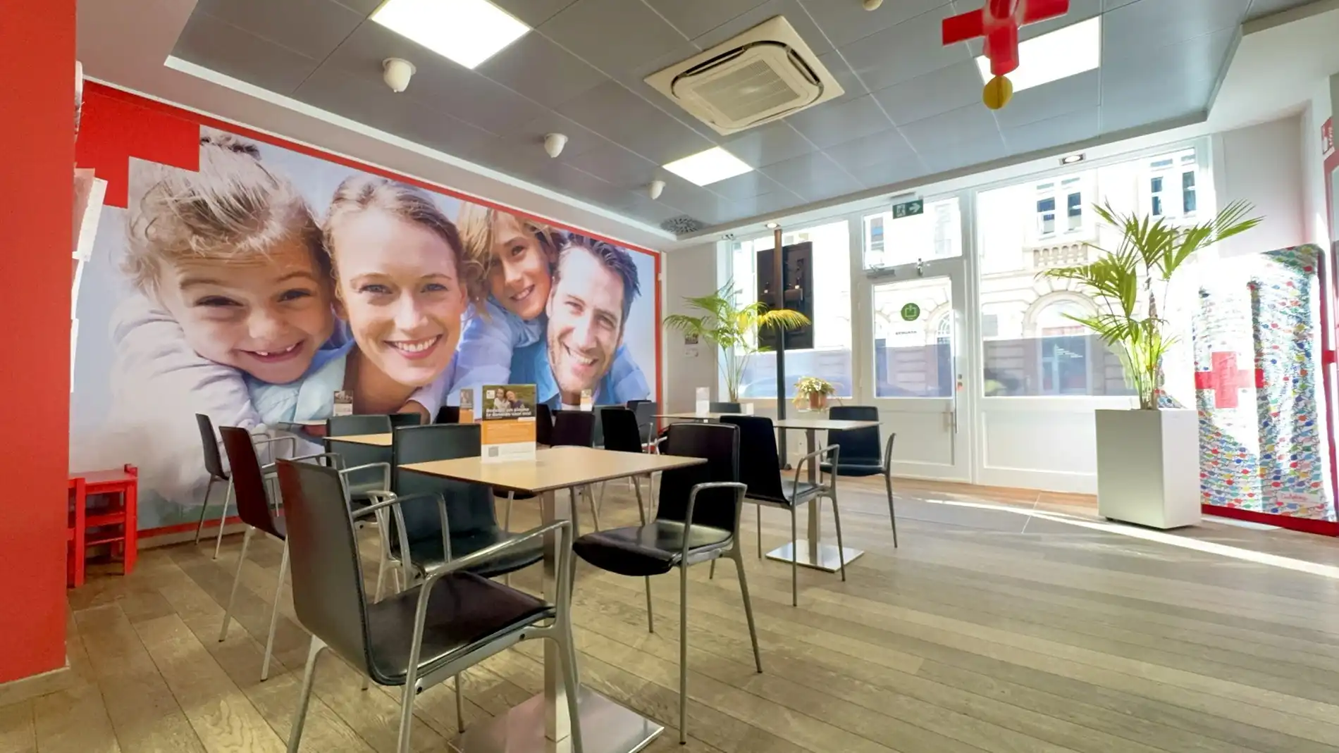 Commercieel gelijkvloers kantoor te huur in het centrum van Gent foto 2