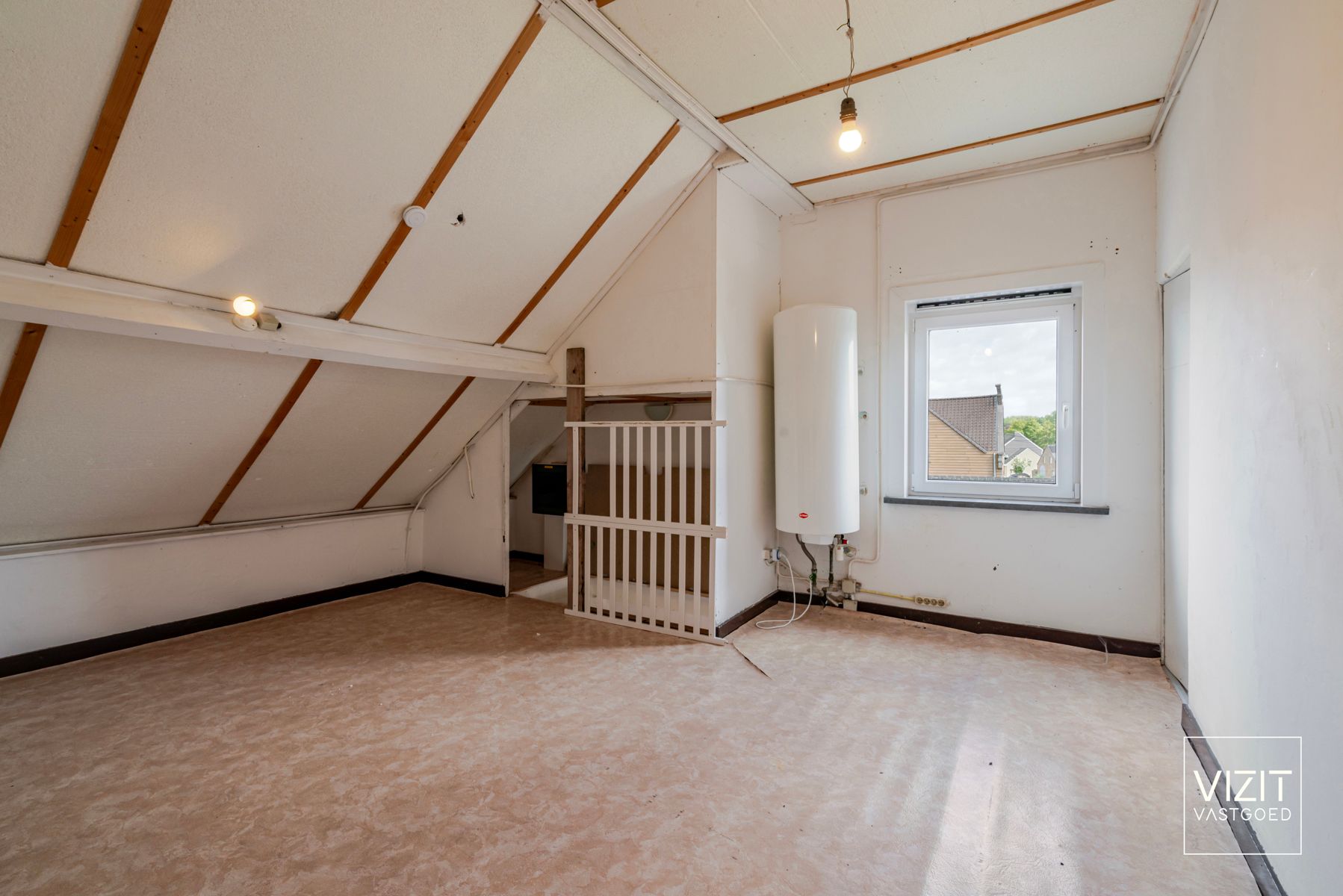 Zeer ruime halfopen woning aangename tuin foto 14