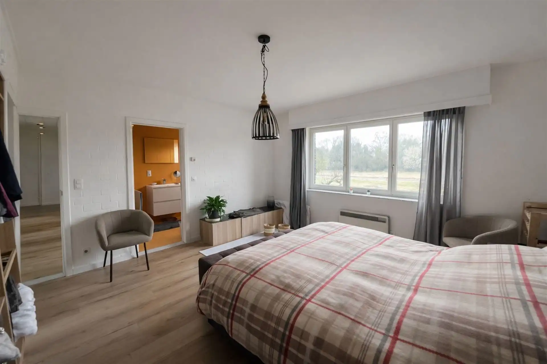 Ruime villa met 6 slaapkamers, zonnige tuin, 2 garages en oprit in rustige woonwijk te Lier foto 15