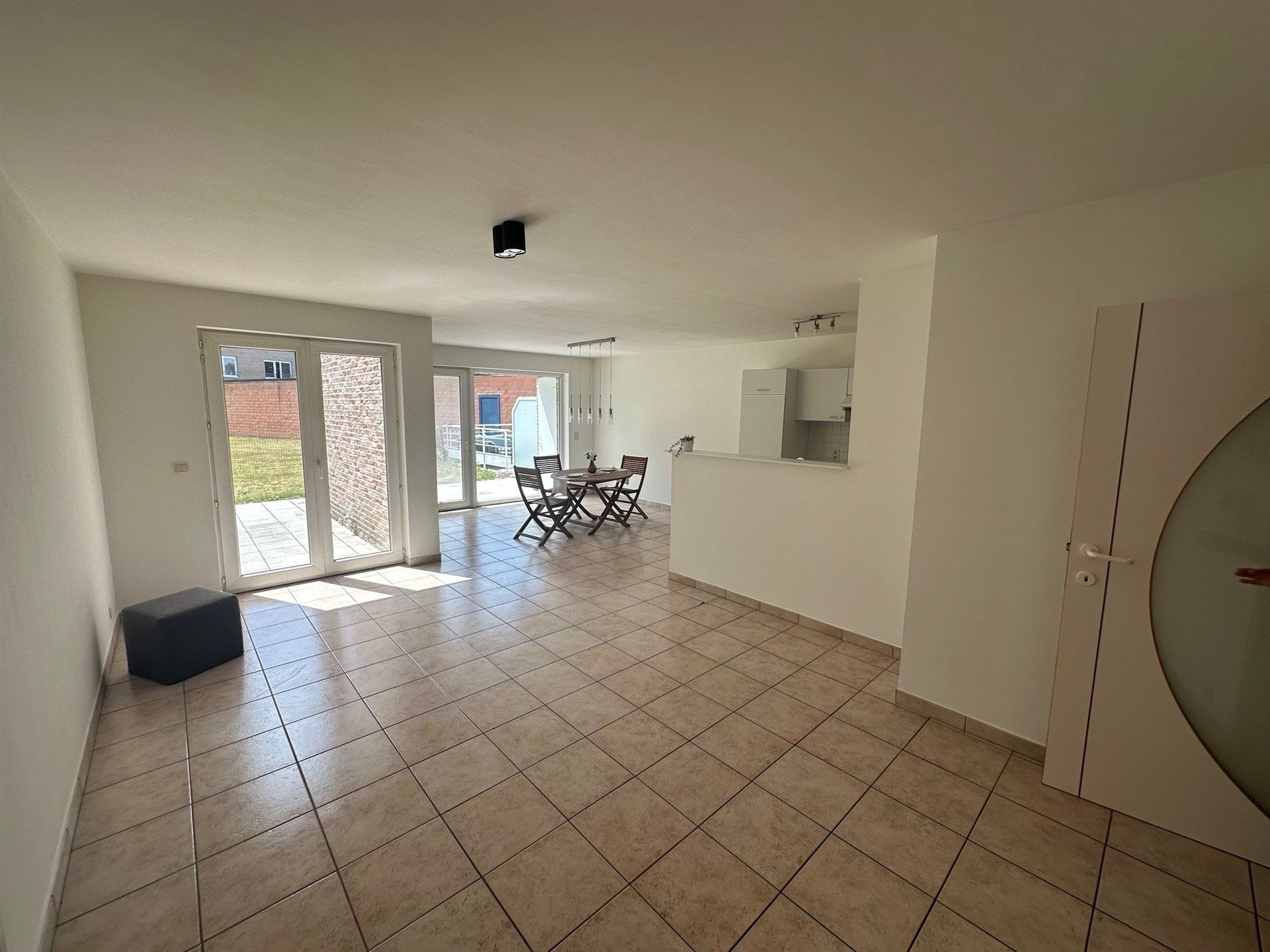 Gelijkvloers appartement met terras en tuin foto 6