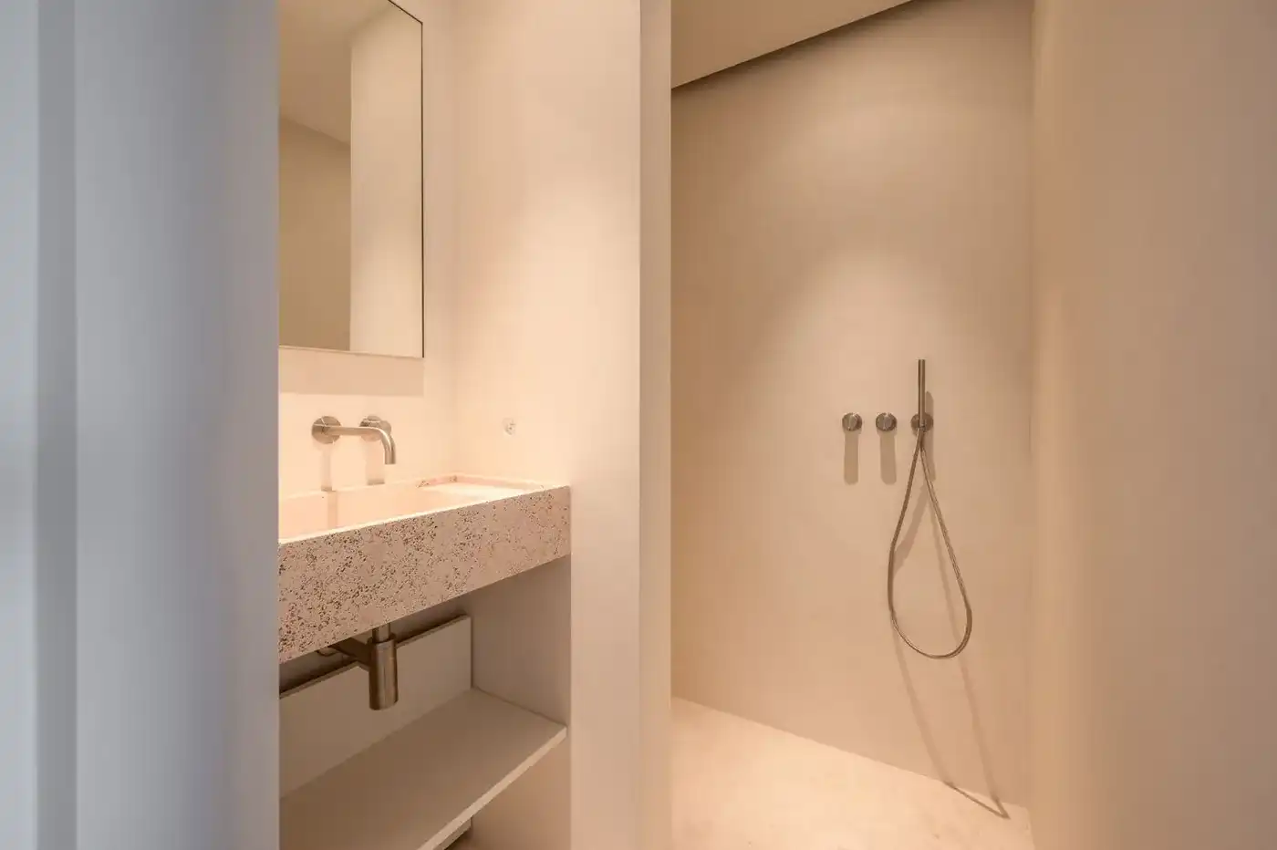Prachtig gerenoveerd appartement op de Wandeldijk foto 19