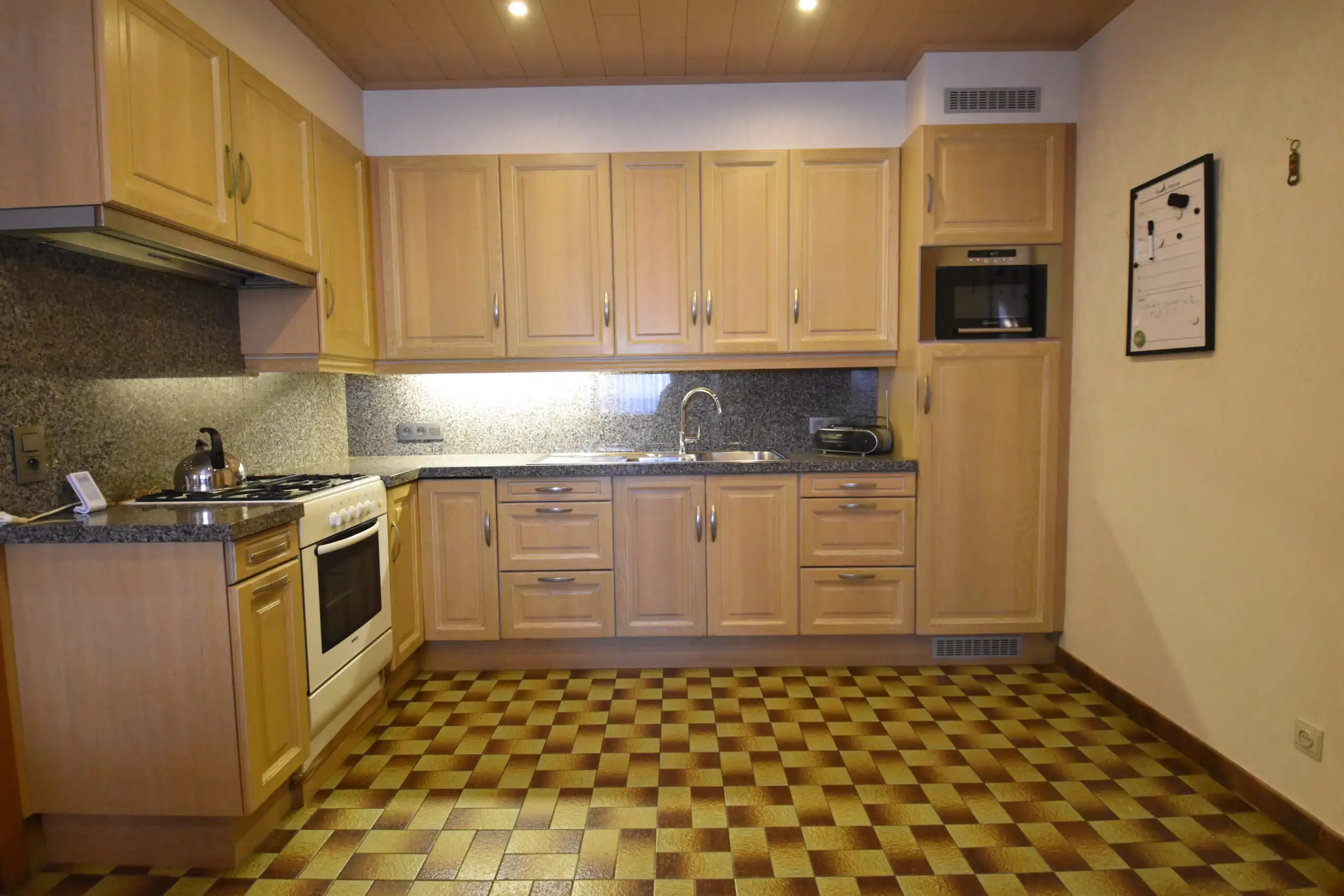 Landelijk gelegen bungalow met 3 slaapkamers en open zicht foto 14