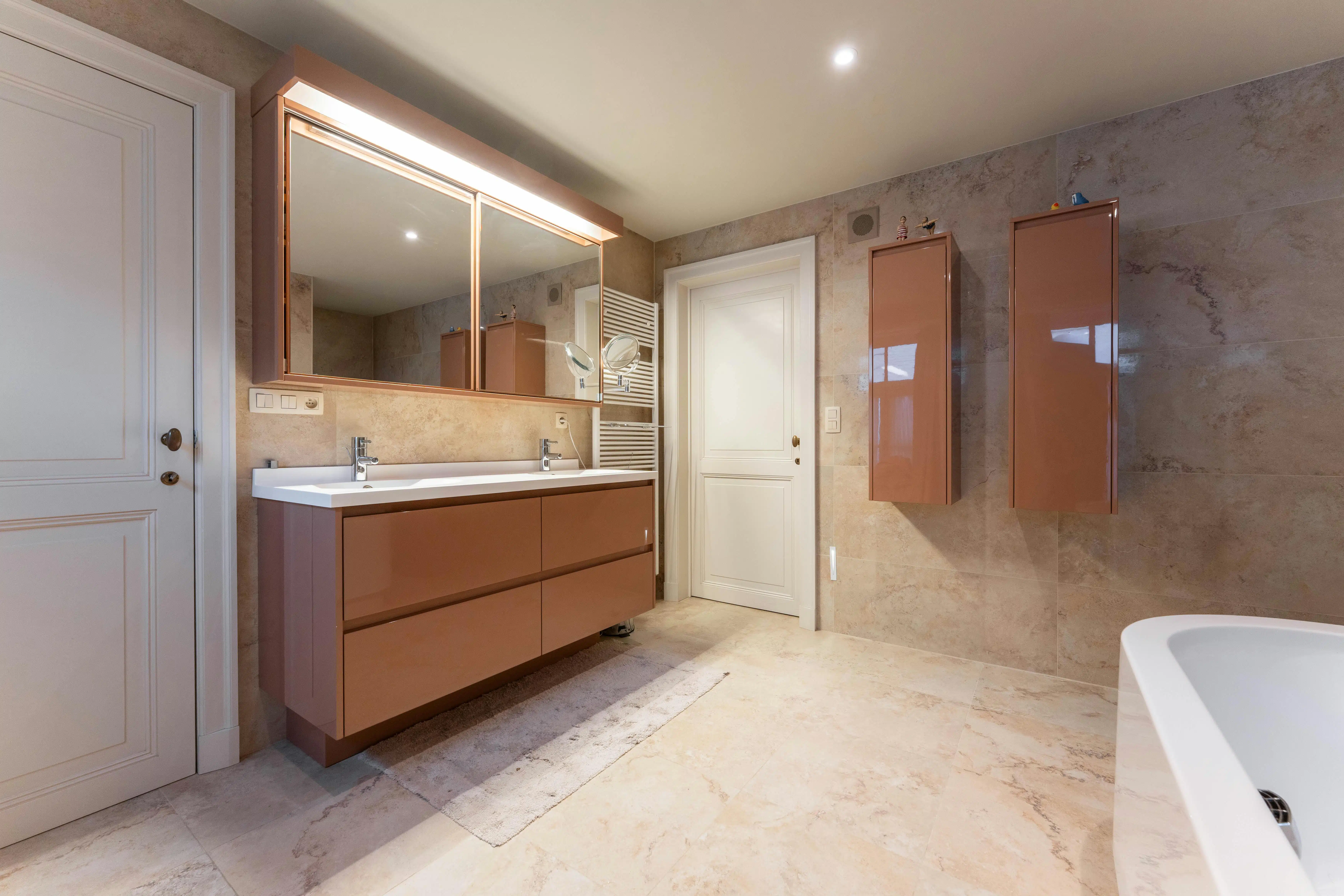 Charmant, instapklare herenhuis (°2007) op toplocatie in Brugge foto 13