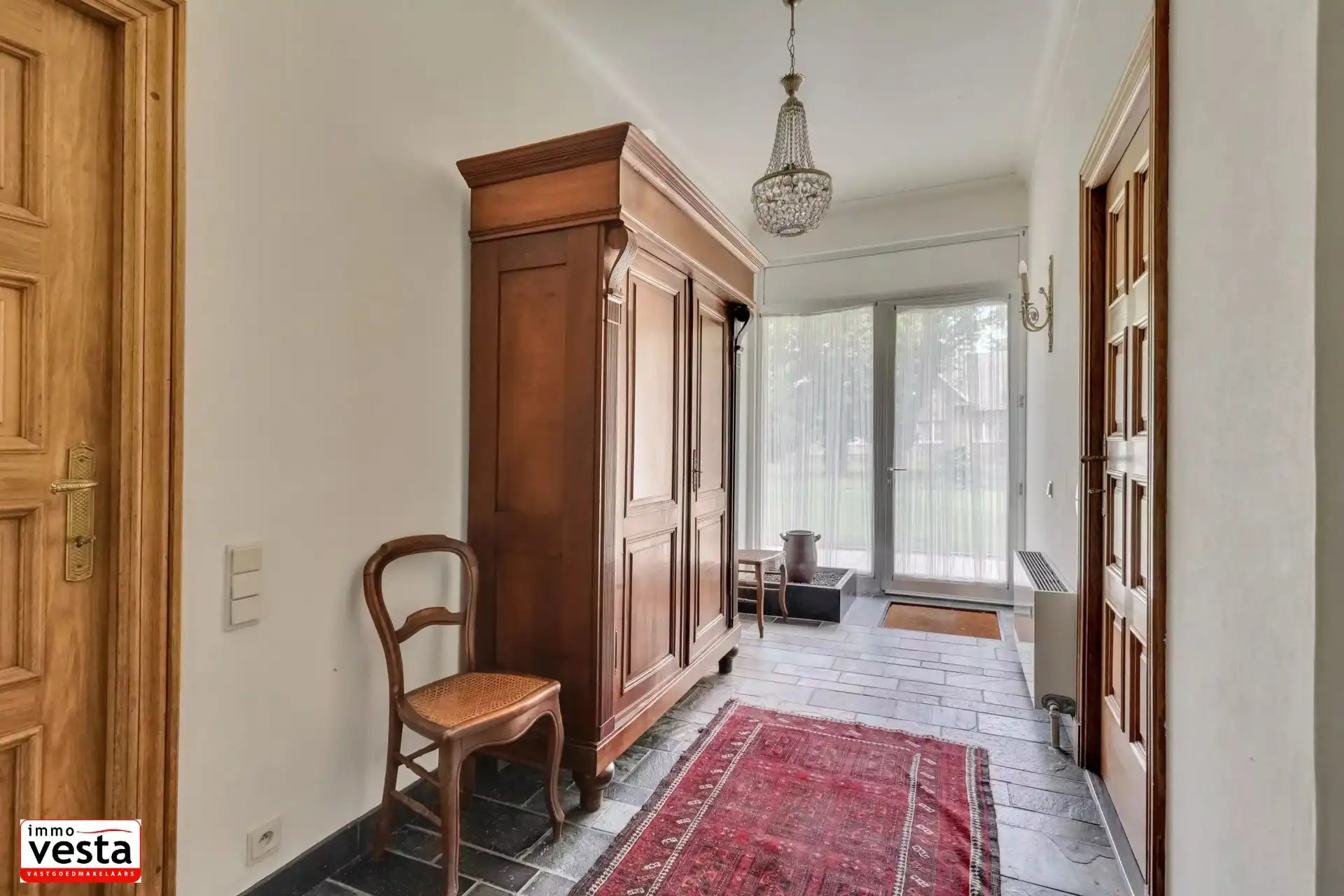 Zeer ruim gelijkvloers appartement foto 7
