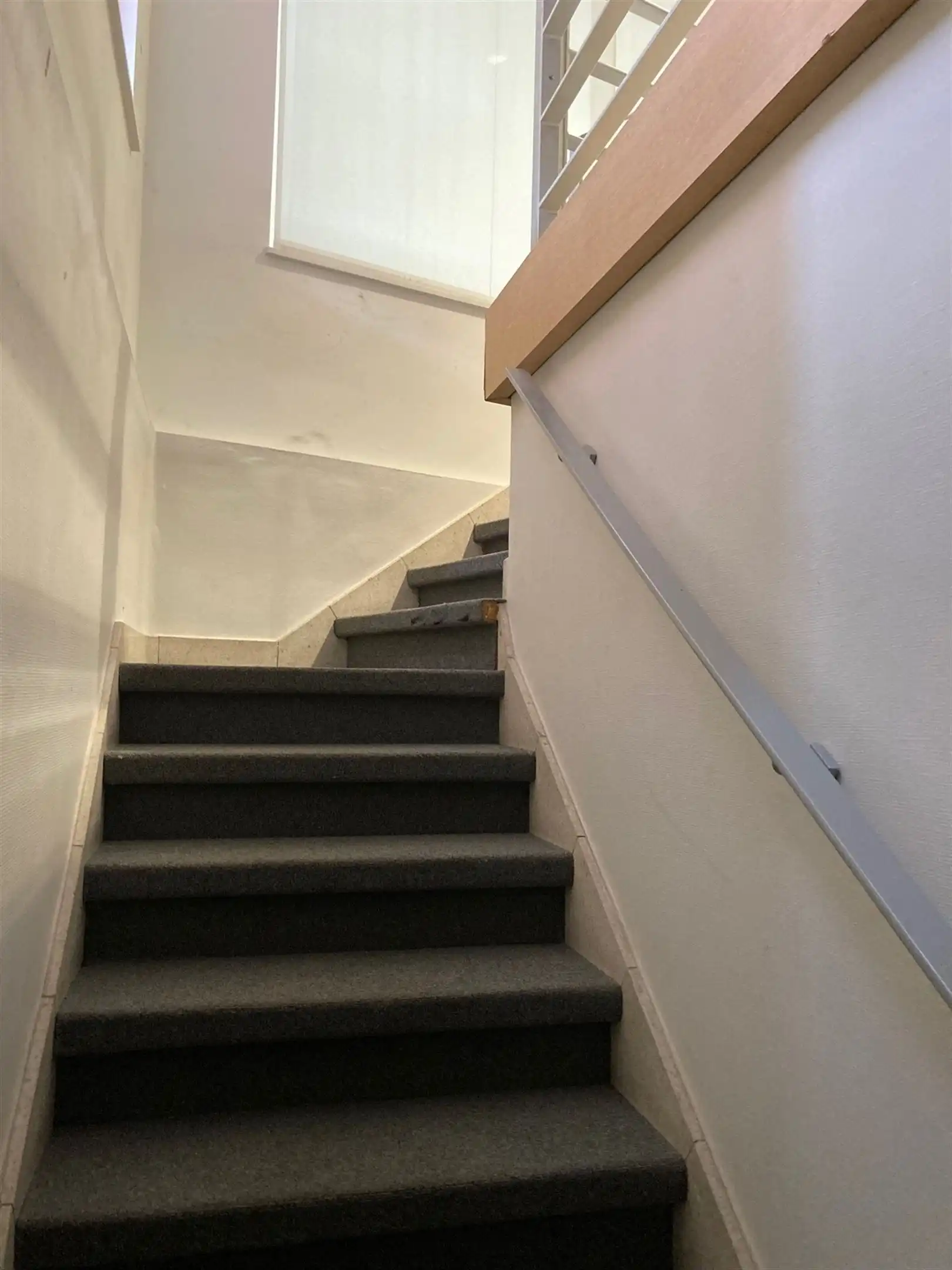 Veelzijdig hoekkantoor op commerciële ligging foto 13