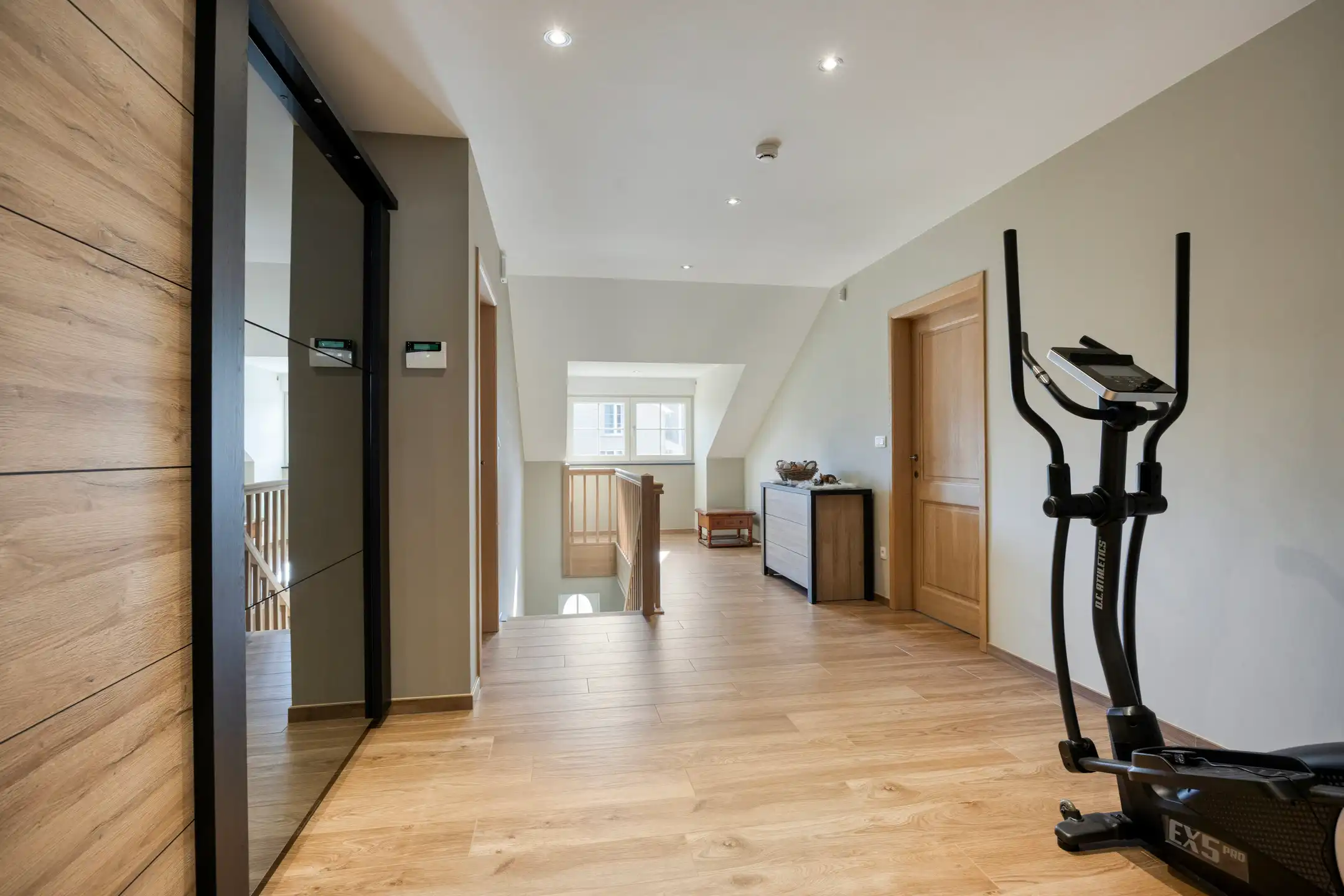 Vrijstaande, ruime villa (314m2) op een perceel van 30 are foto 16