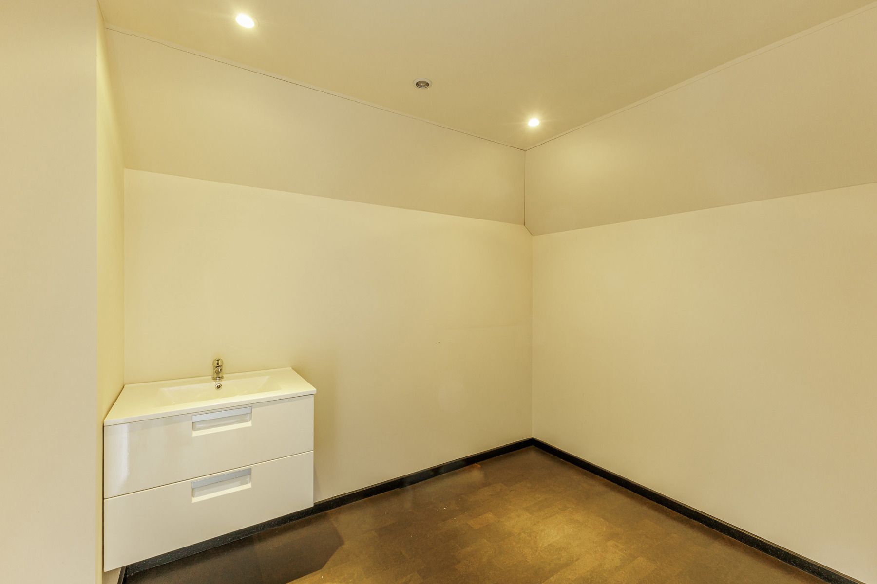 Instapklare woning met (min) 5 slaapkamers foto 14