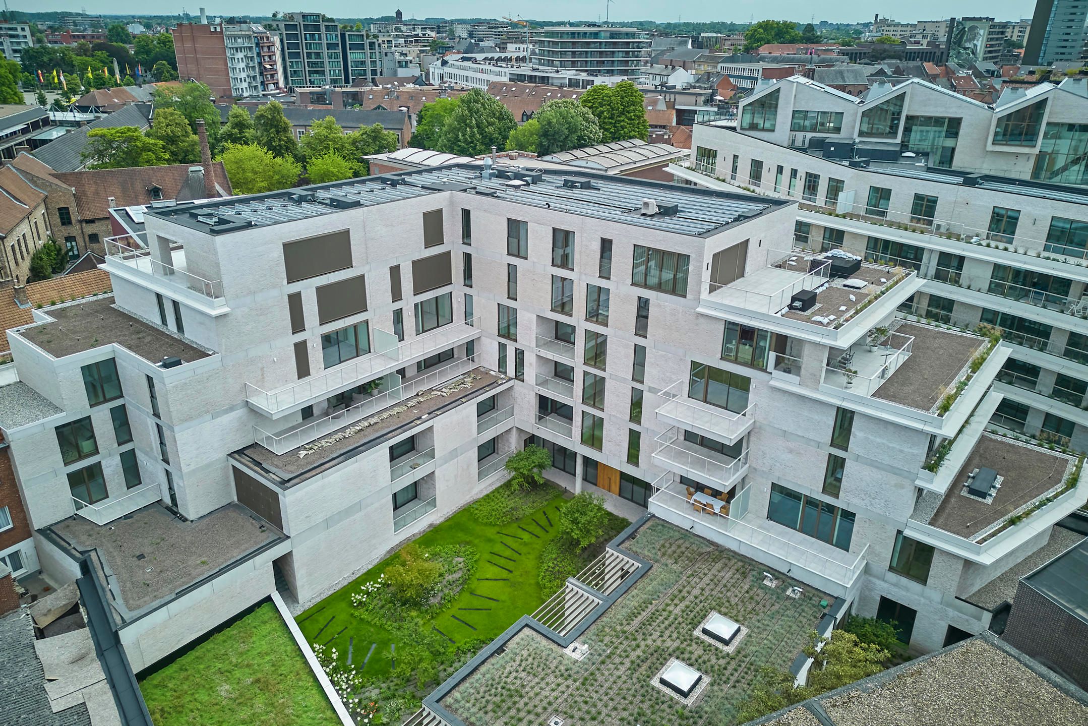 INSTAPKLAAR BEN-APPARTEMENT 100m², MET 2 SLAAPKAMERS foto 10