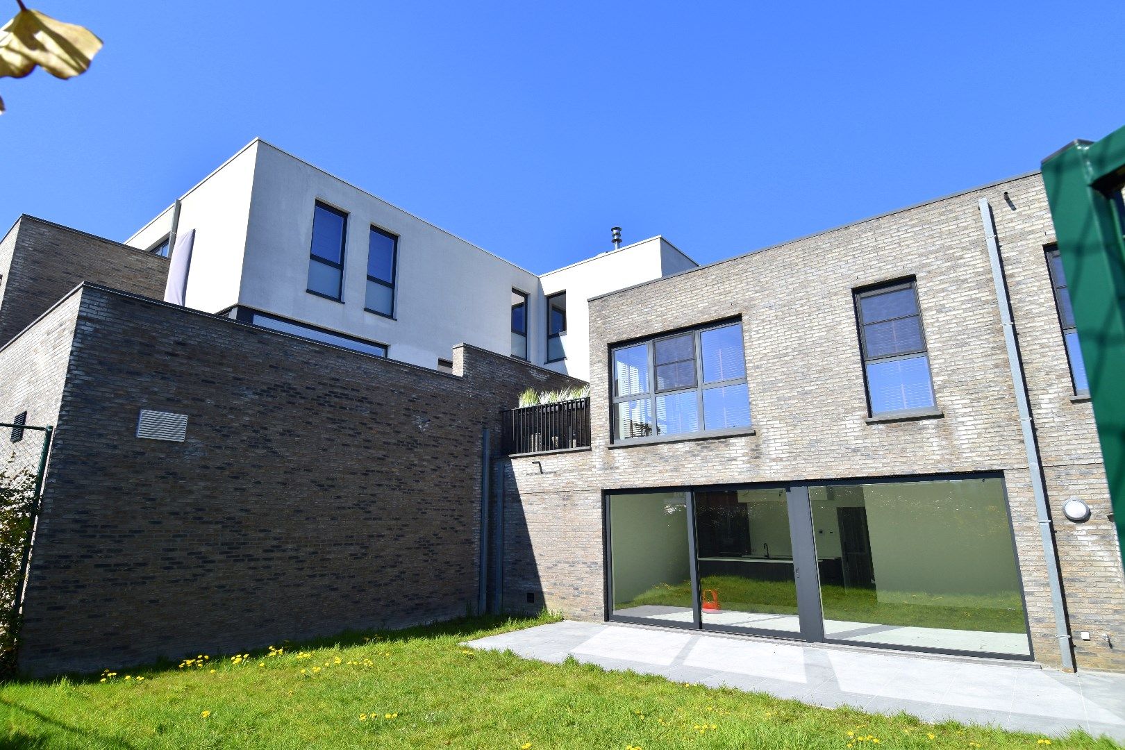 Luxueus afgewerkt 2 slpk appartement met zuidgericht terras te koop in Roeselare foto 18