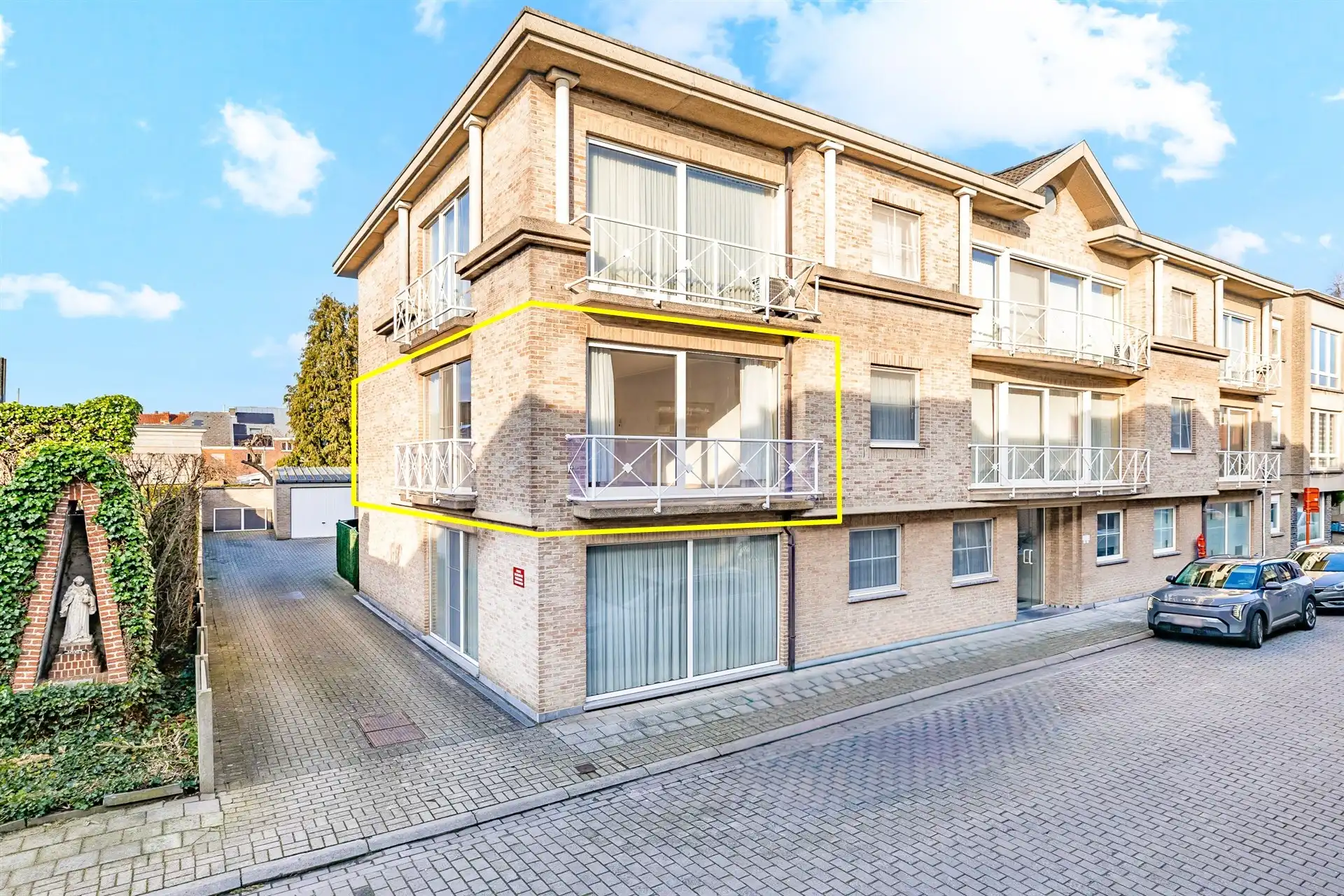 Ruim app met 2 slks, dubbel terras en garage foto {{pictureIndex}}